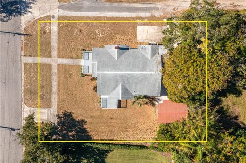 A home in LAKE WALES