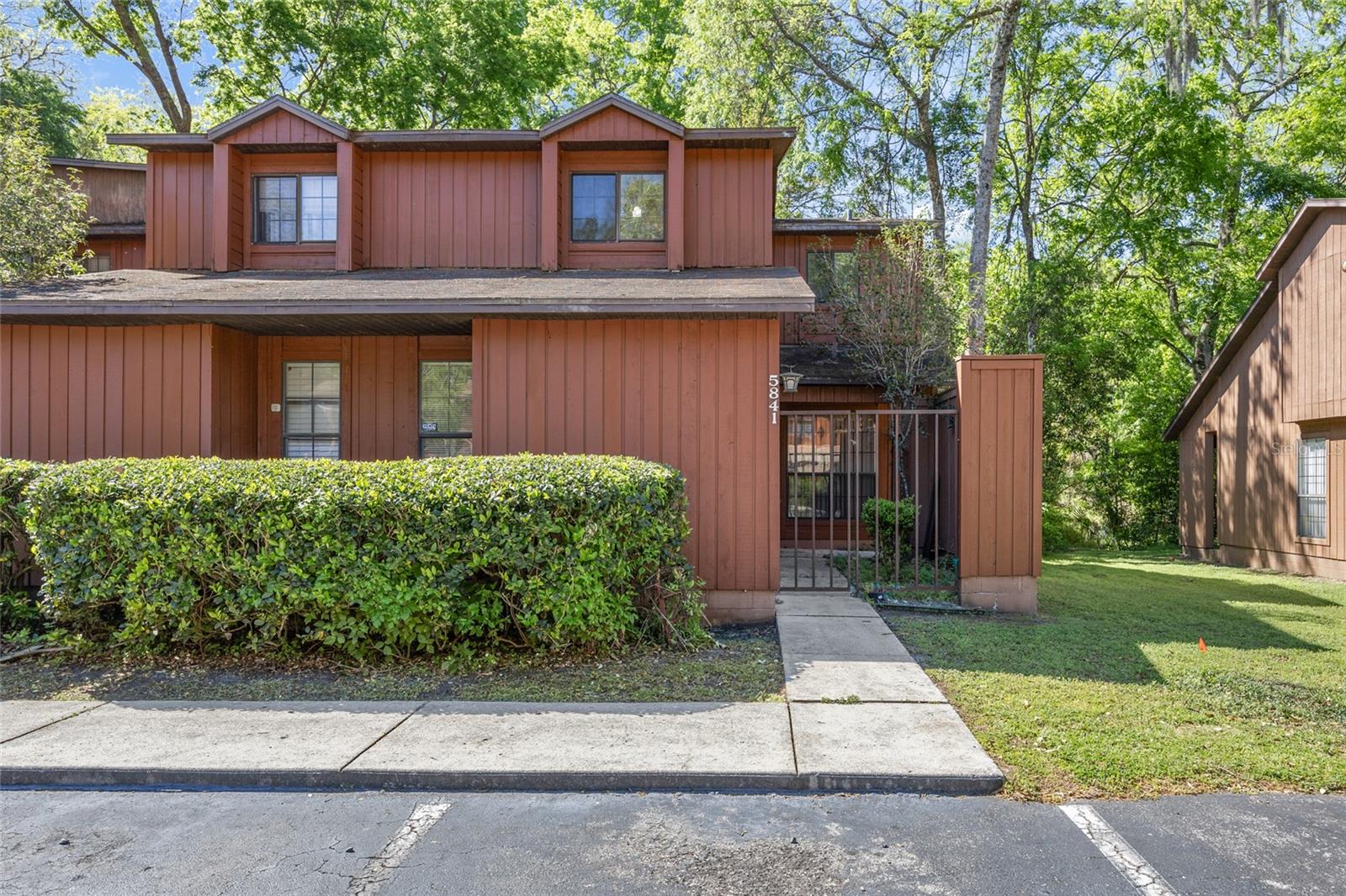 5841 SW 8TH PLACE
