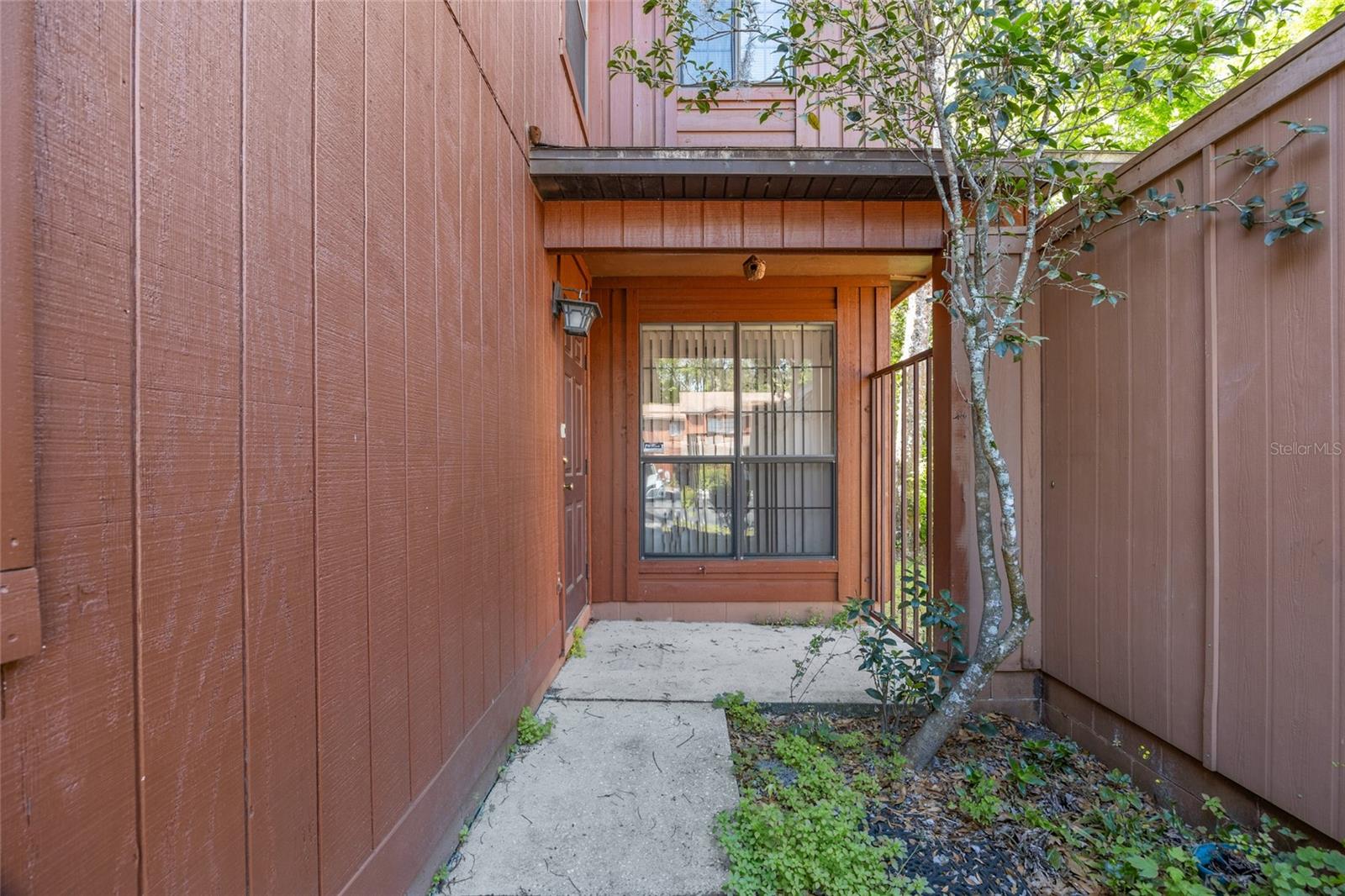 5841 SW 8TH PLACE
