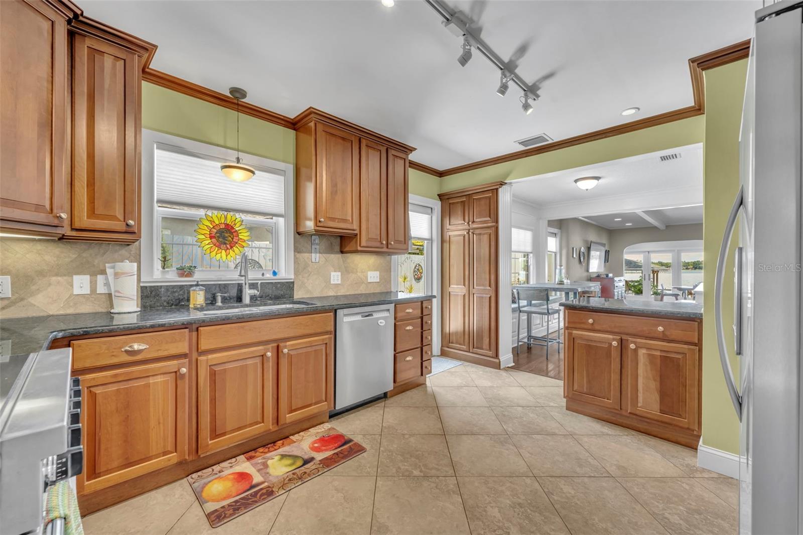 1919 LAKESIDE DRIVE