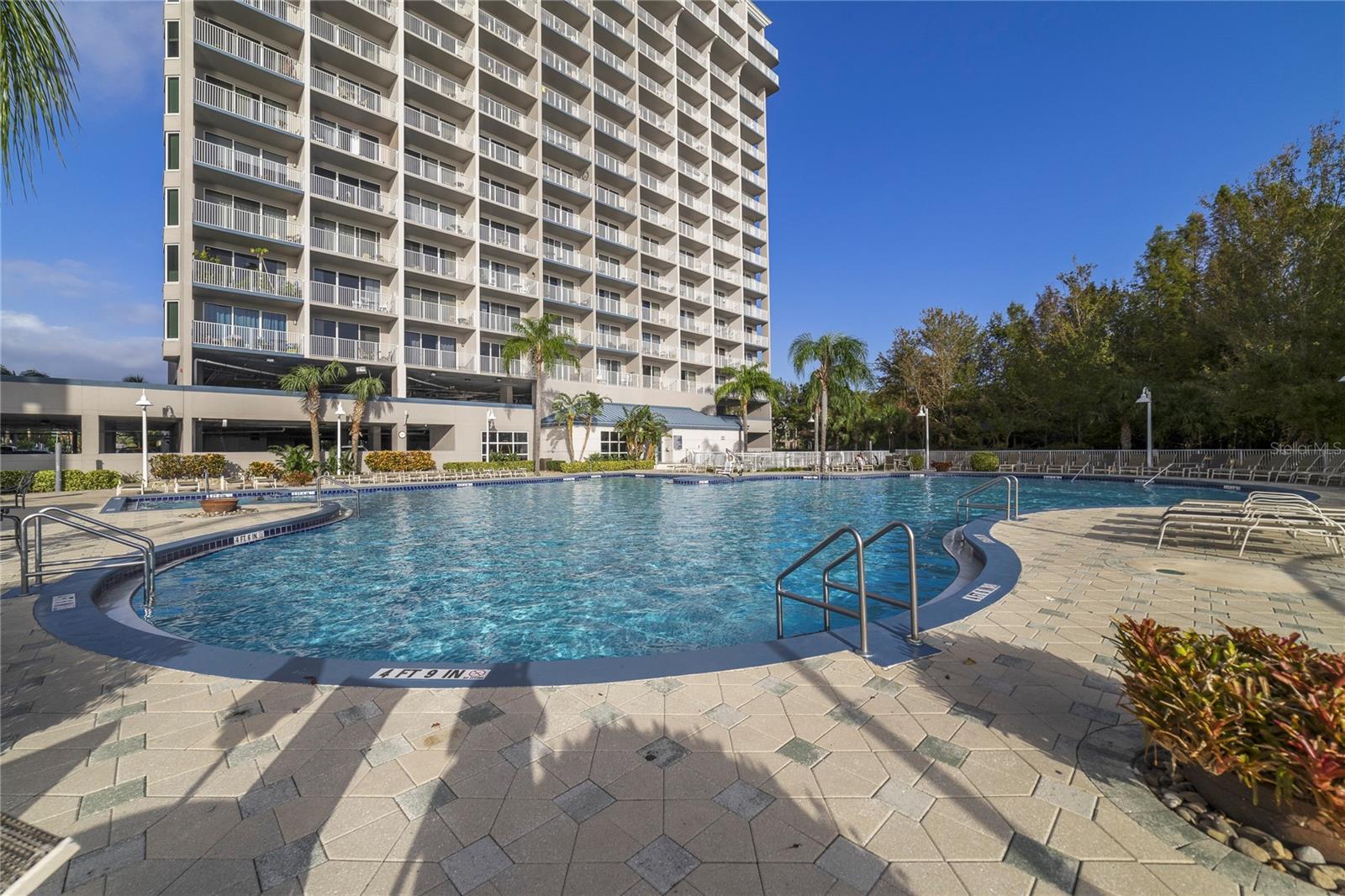 BLUE HERON BCH RESIDENCE TWR 02 CONDO - Residential