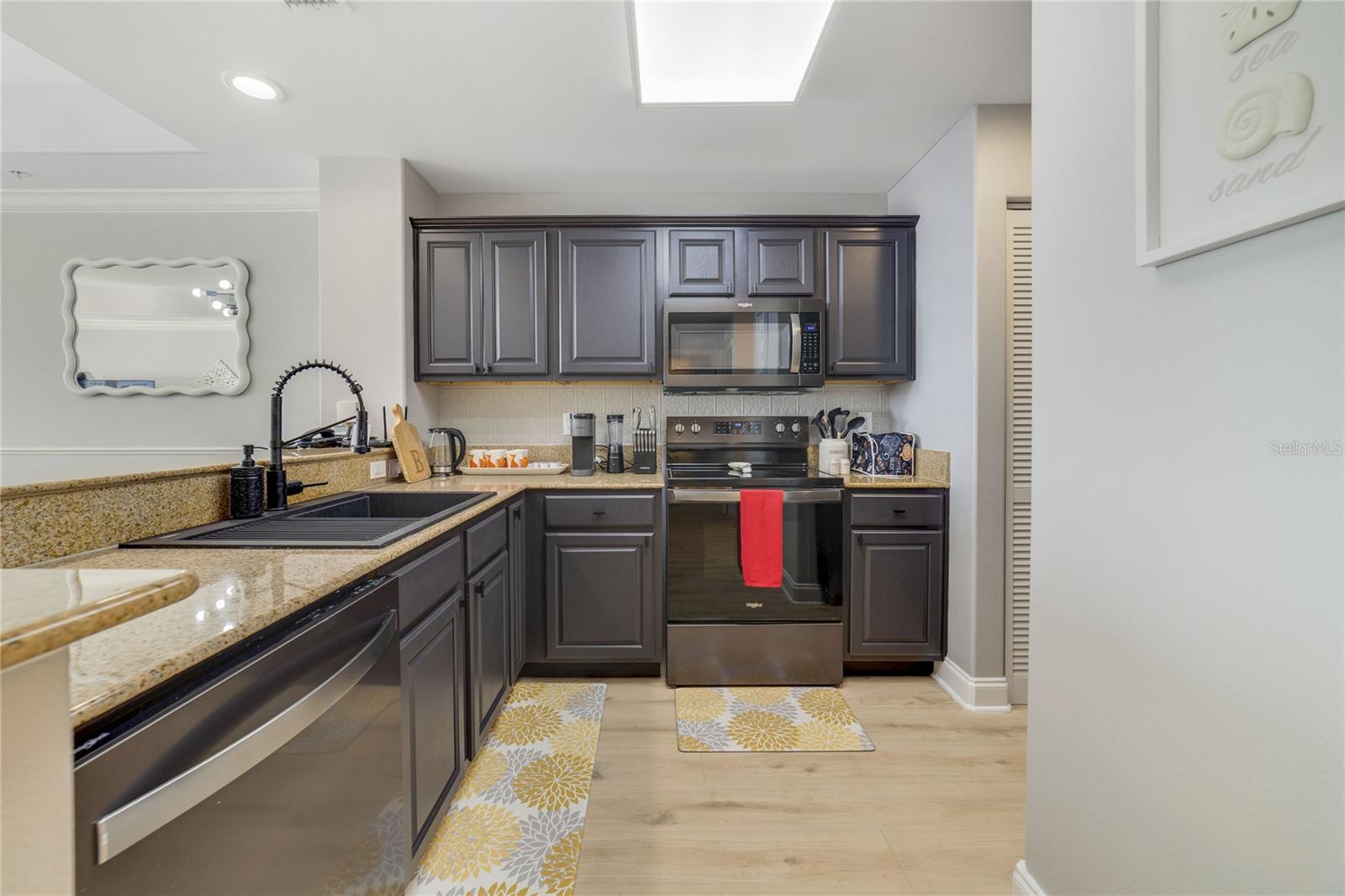 BLUE HERON BCH RESIDENCE TWR 02 CONDO - Residential