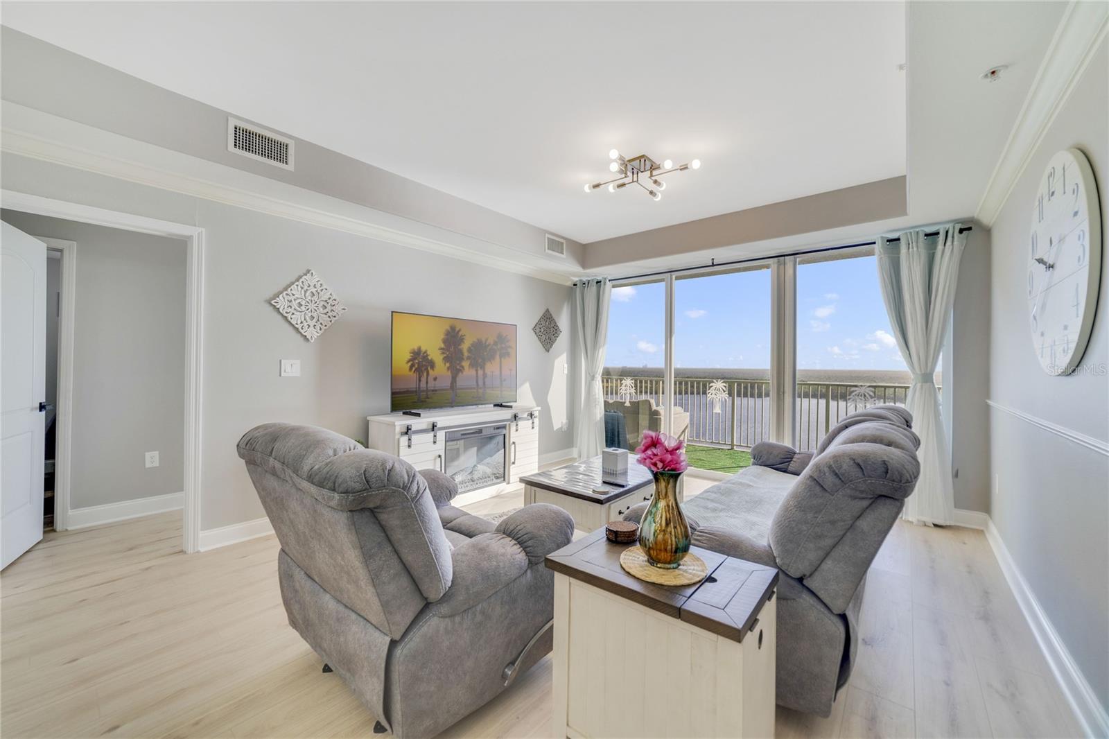 BLUE HERON BCH RESIDENCE TWR 02 CONDO - Residential