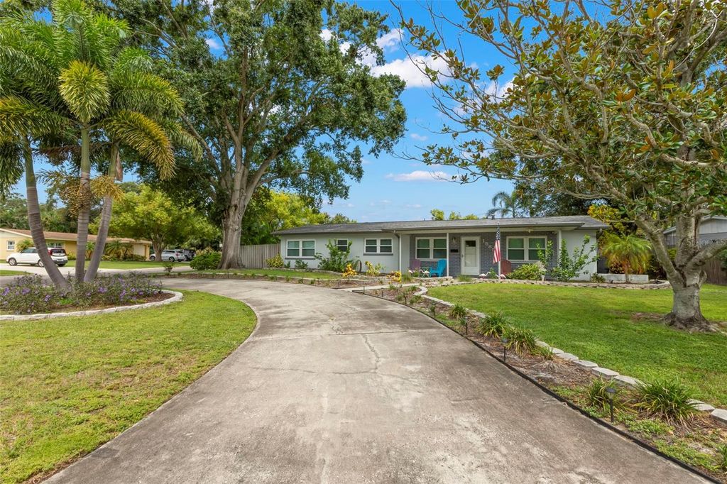 Photo of 1585 78th Avenue N, St Petersburg, FL 33702 (MLS # TB8422230)