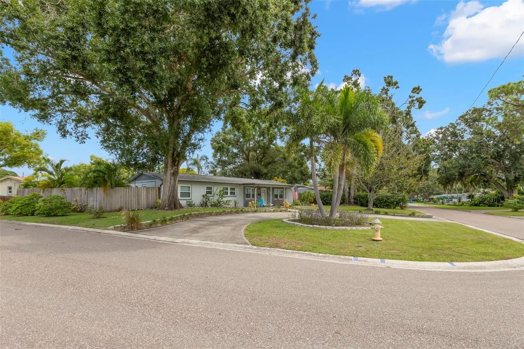 Photo of 1585 78th Avenue N, St Petersburg, FL 33702 (MLS # TB8422230)
