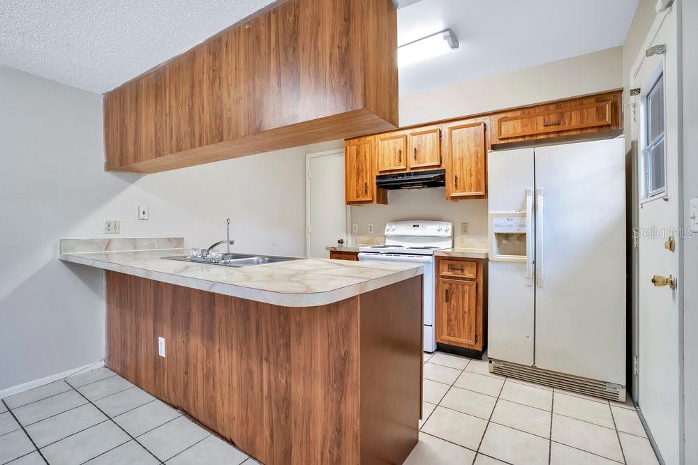 CARMEL OAKS CONDO PH 04 - Residential