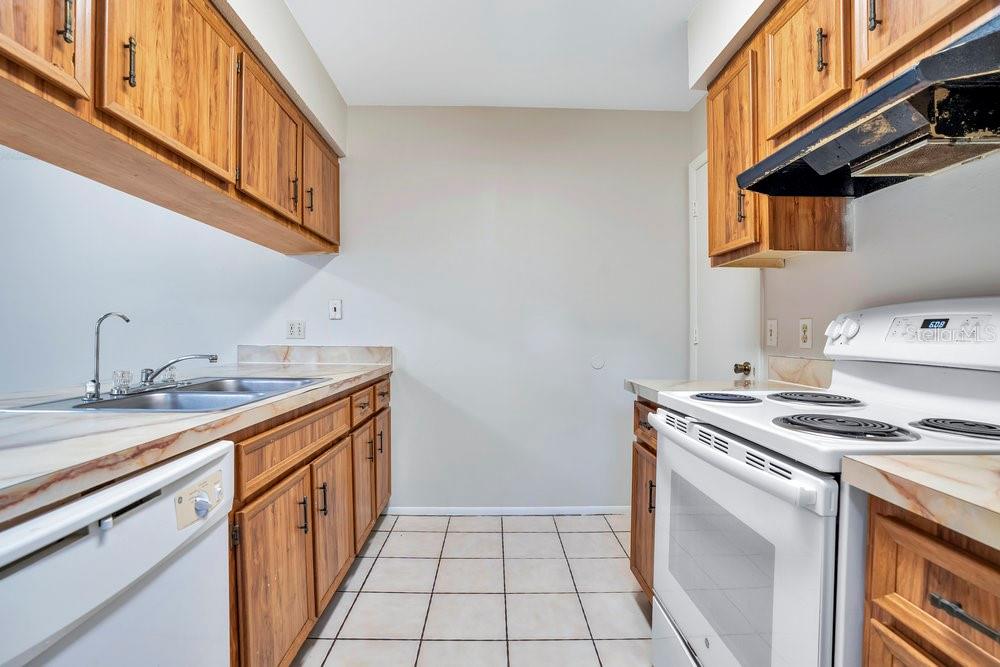 CARMEL OAKS CONDO PH 04 - Residential