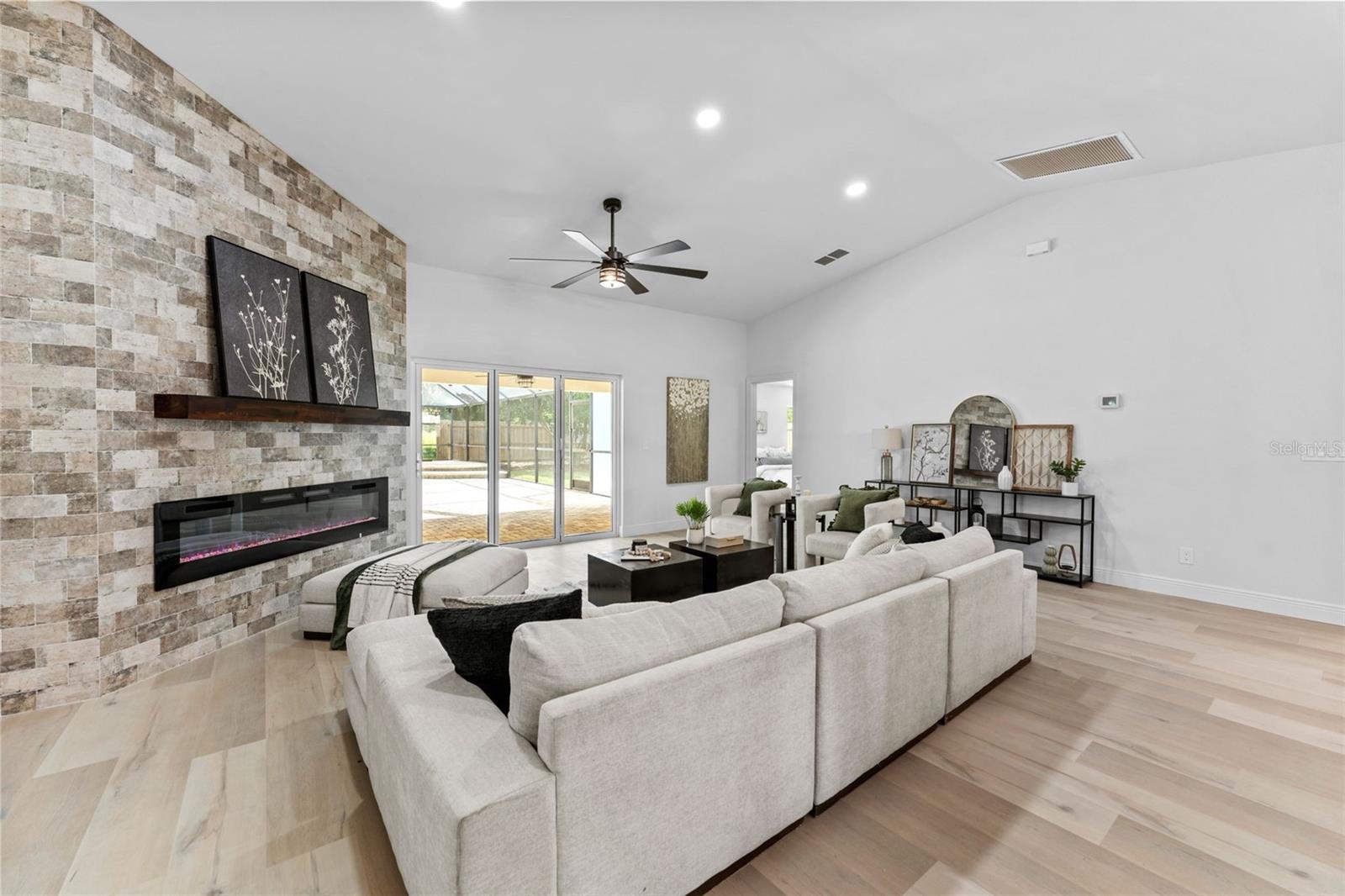 LAKESIDE GROVE ESTATES - Residential