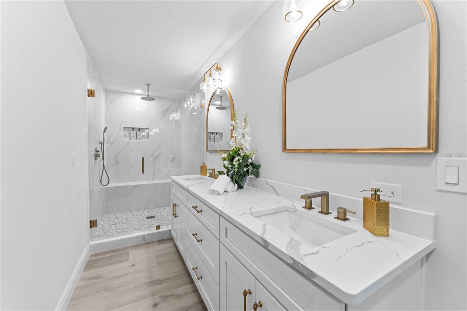 LAKESIDE GROVE ESTATES - Residential
