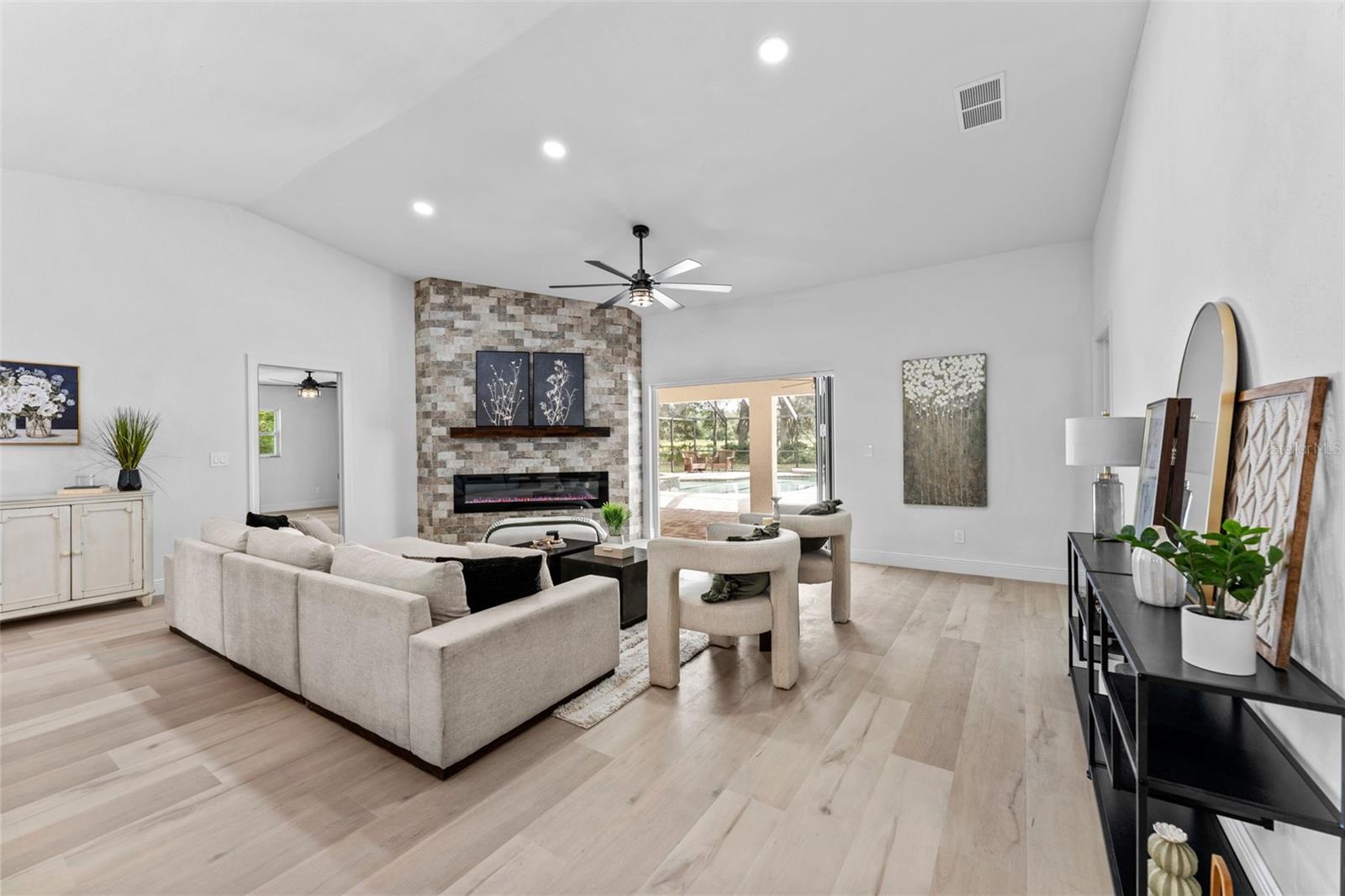 LAKESIDE GROVE ESTATES - Residential