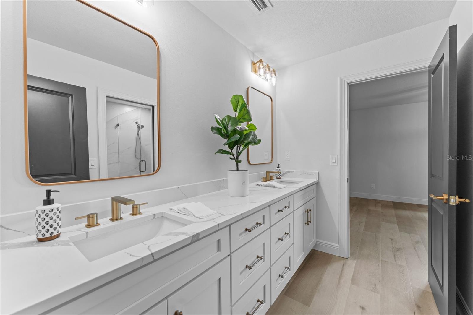 LAKESIDE GROVE ESTATES - Residential