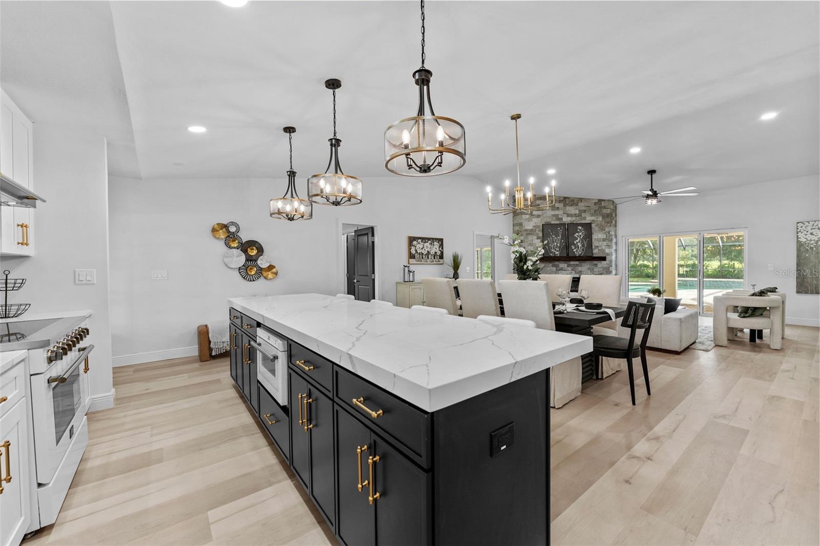 LAKESIDE GROVE ESTATES - Residential