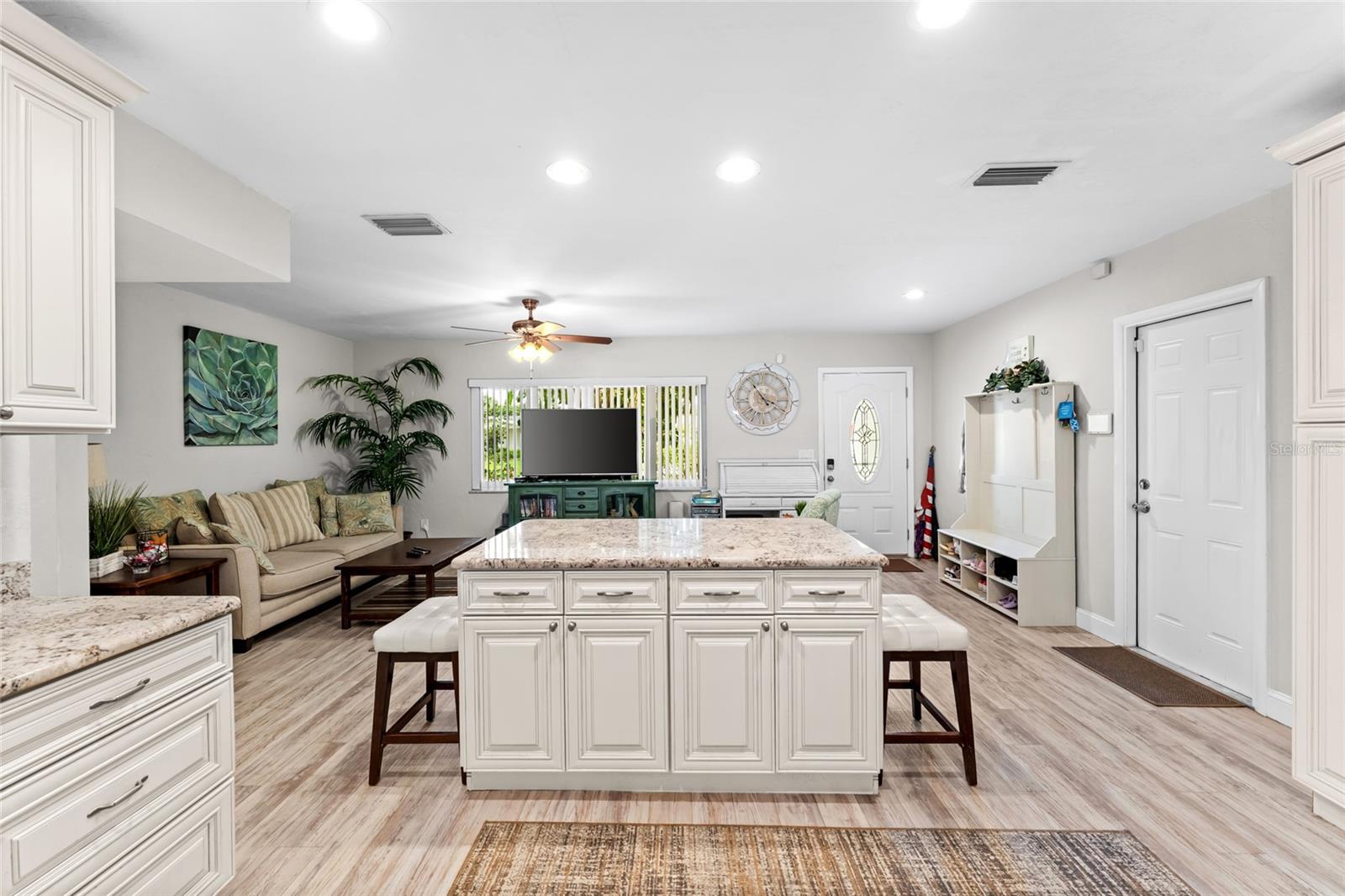 LAKE LOUISE - Residential