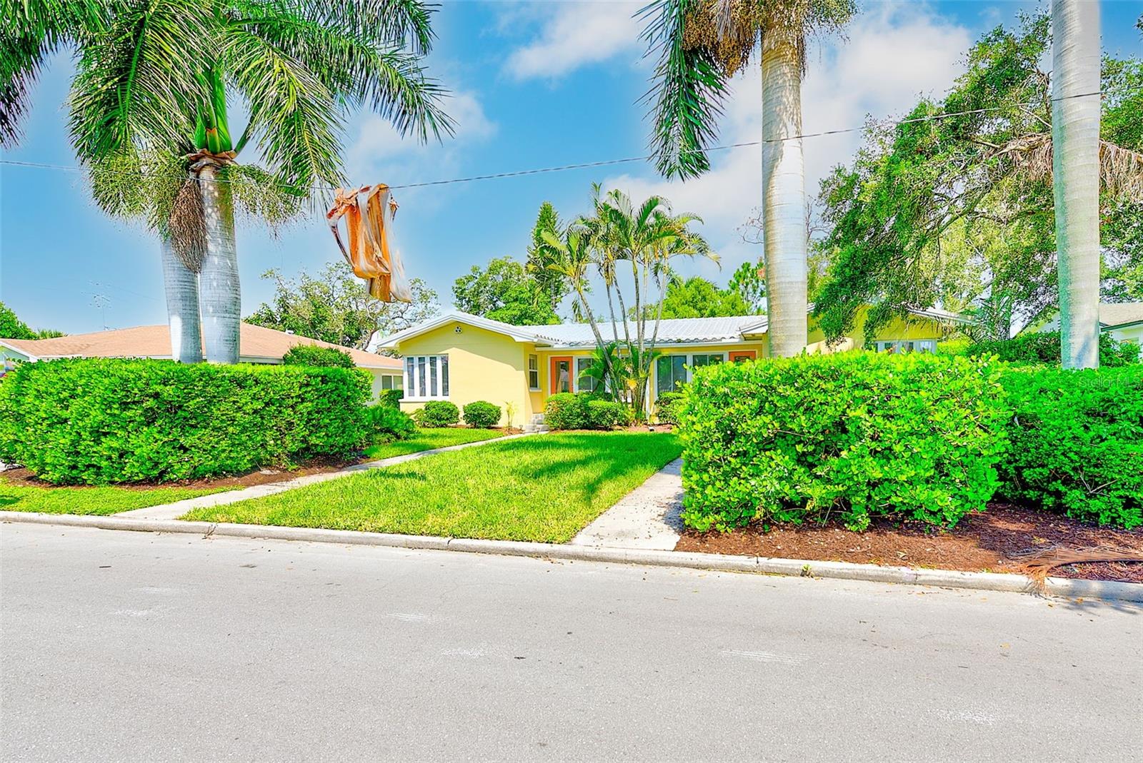 240-242 MATEO WAY NE