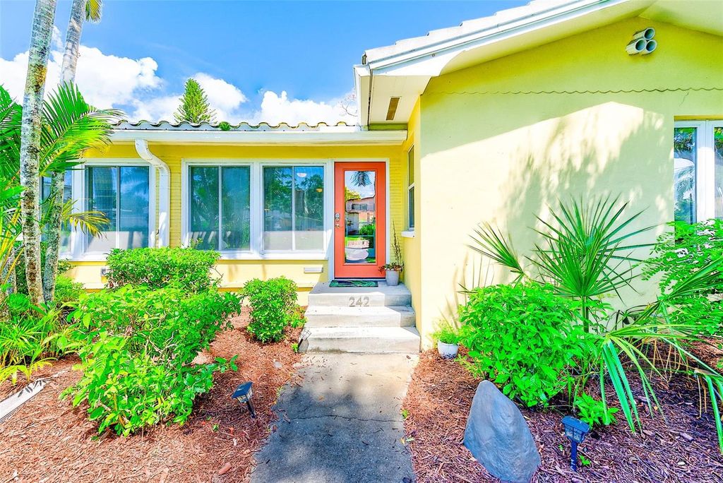 Photo of 240 Mateo Way NE, St Petersburg, FL 33704 (MLS # TB8419738)