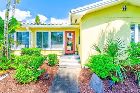 Photo of 240 Mateo Way NE, St Petersburg, FL 33704 (MLS # TB8419738)