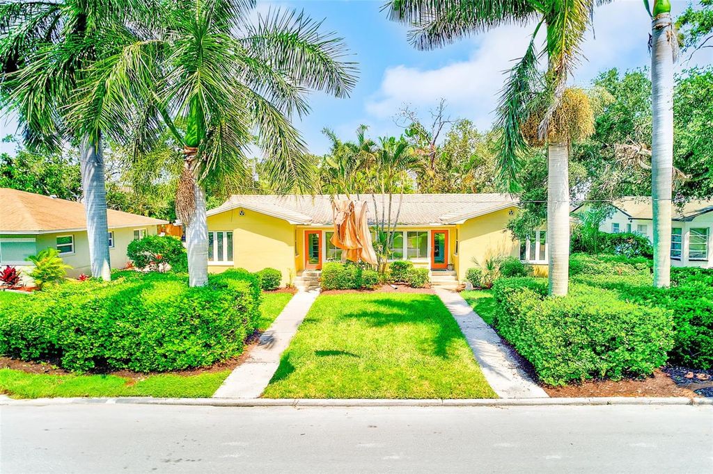 Photo of 240 Mateo Way NE, St Petersburg, FL 33704 (MLS # TB8419738)