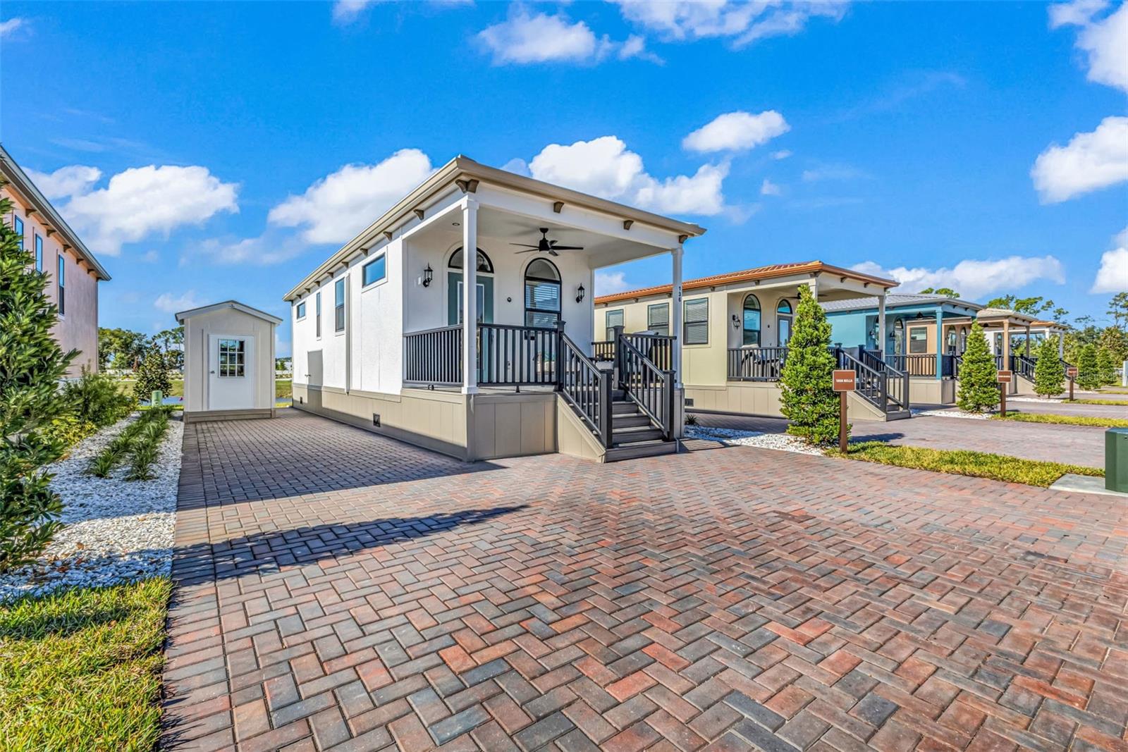 SOLANA COTTAGE RESORT - Residential