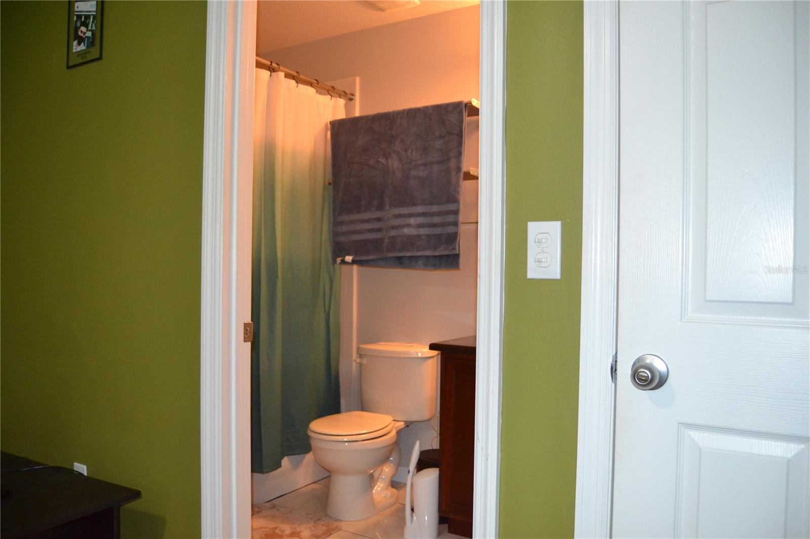 HAILEY FOREST CONDO - Residential Lease