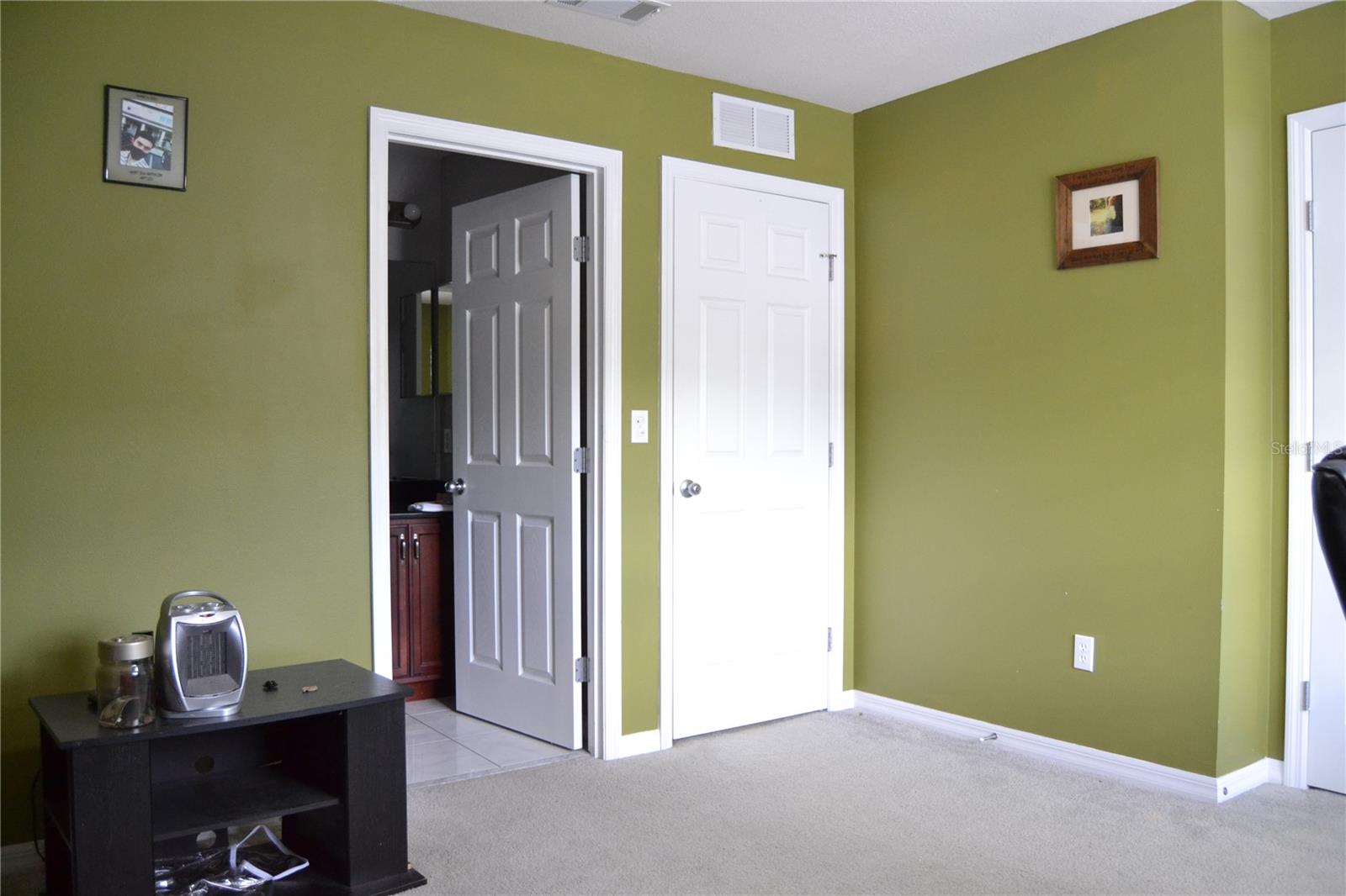 HAILEY FOREST CONDO - Residential Lease