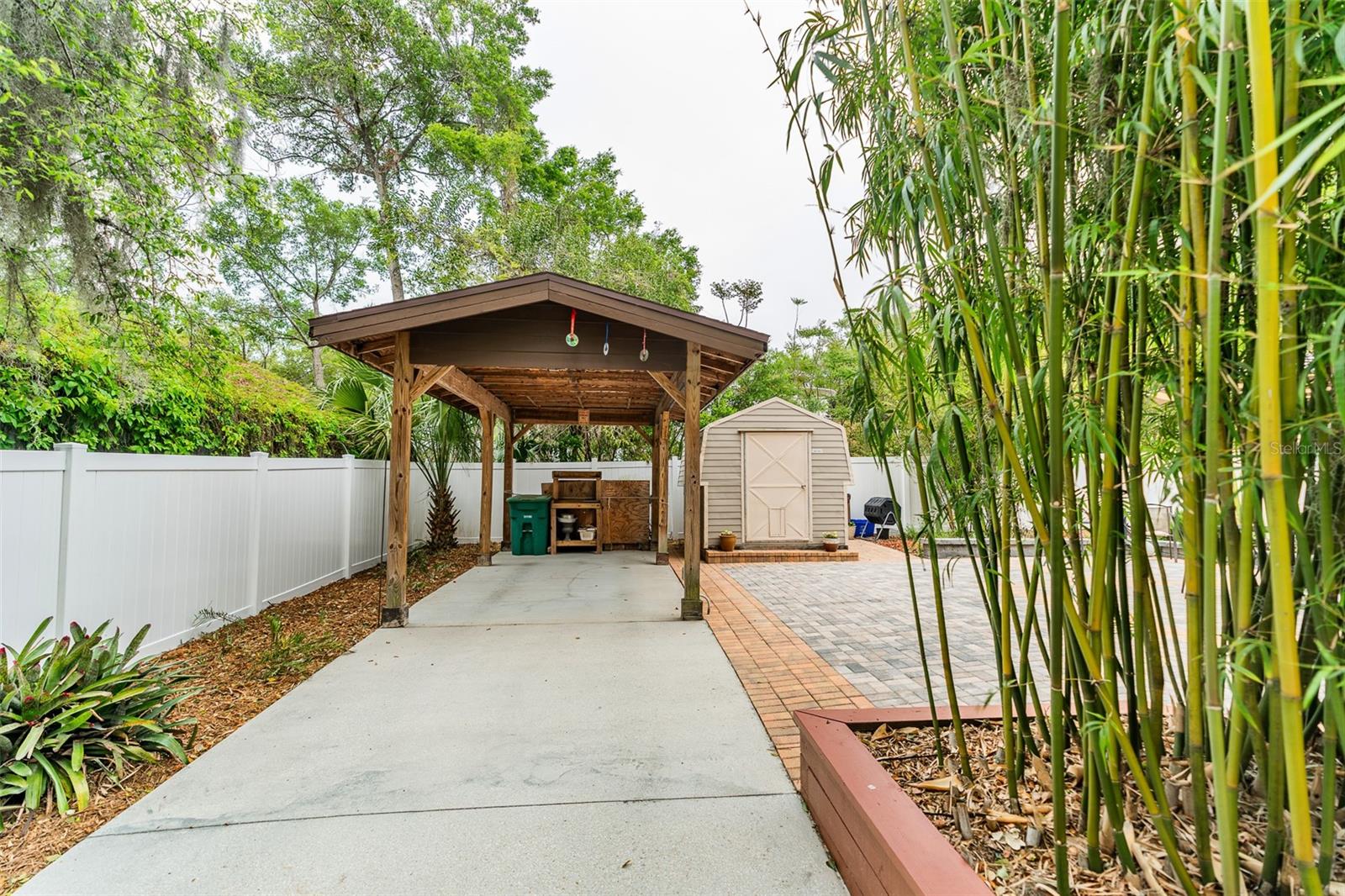 RICHS ADD DELAND BK L PG 688 - Residential