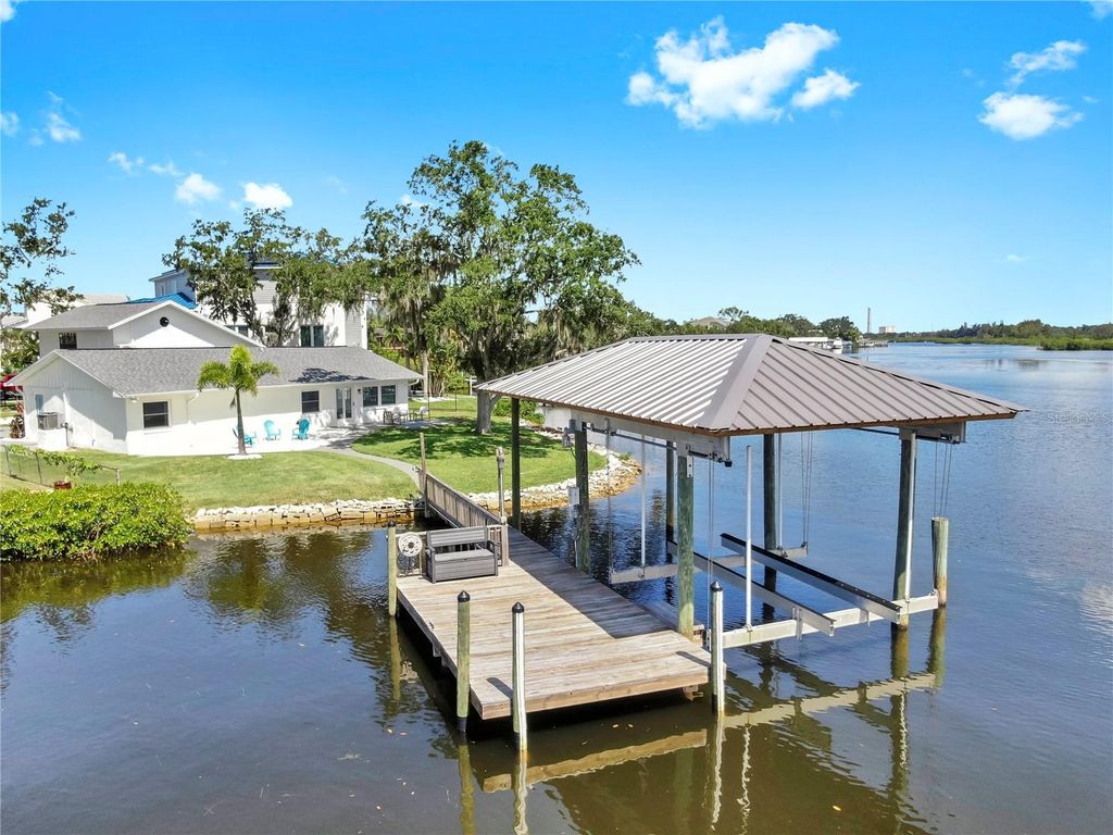 Photo of 424 Doric Court, Tarpon Springs, FL 34689 (MLS # TB8407006)