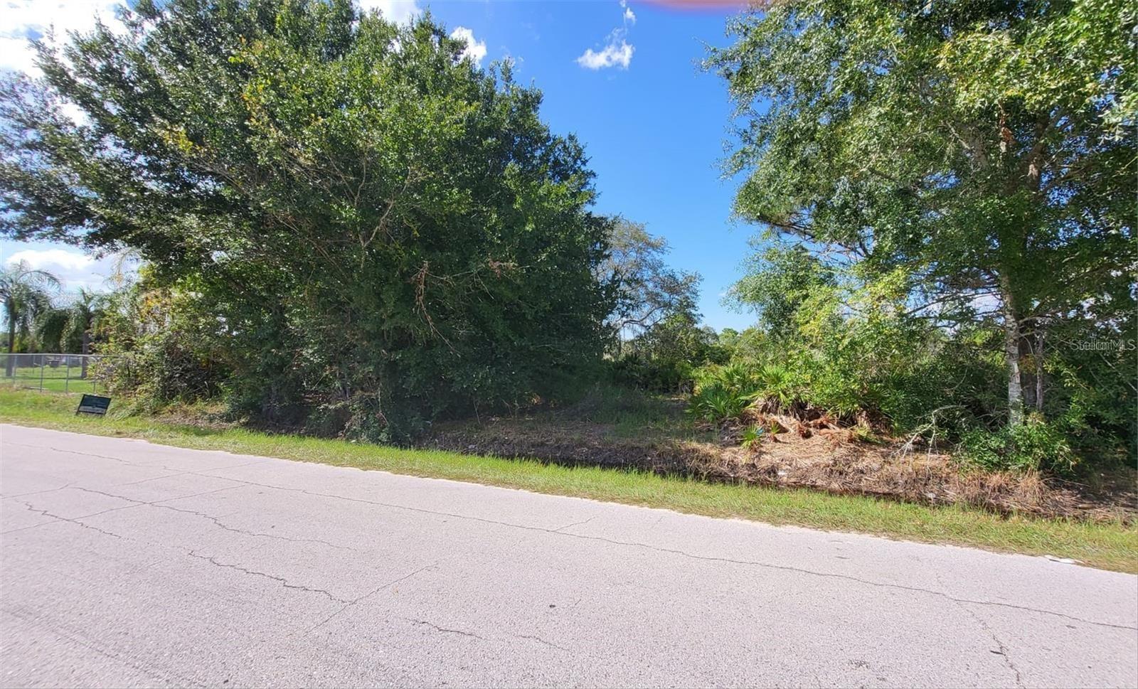 Residential lot—perfect for building your dream home on this spacious one-acre property! Just few minutes from US 27, Hwy 27
