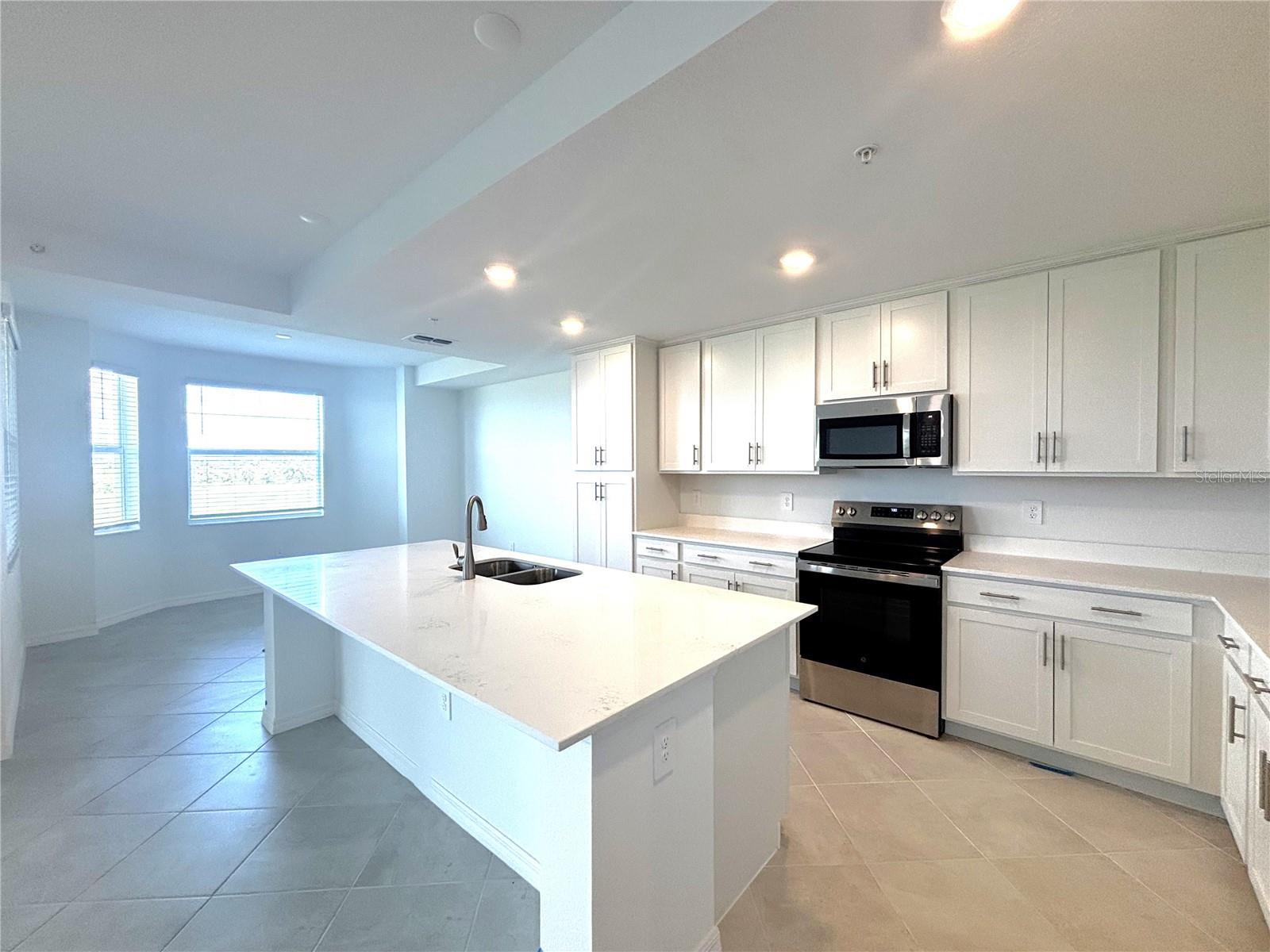 WELLEN GOLF & COUNTRY CLUB - Residential Lease