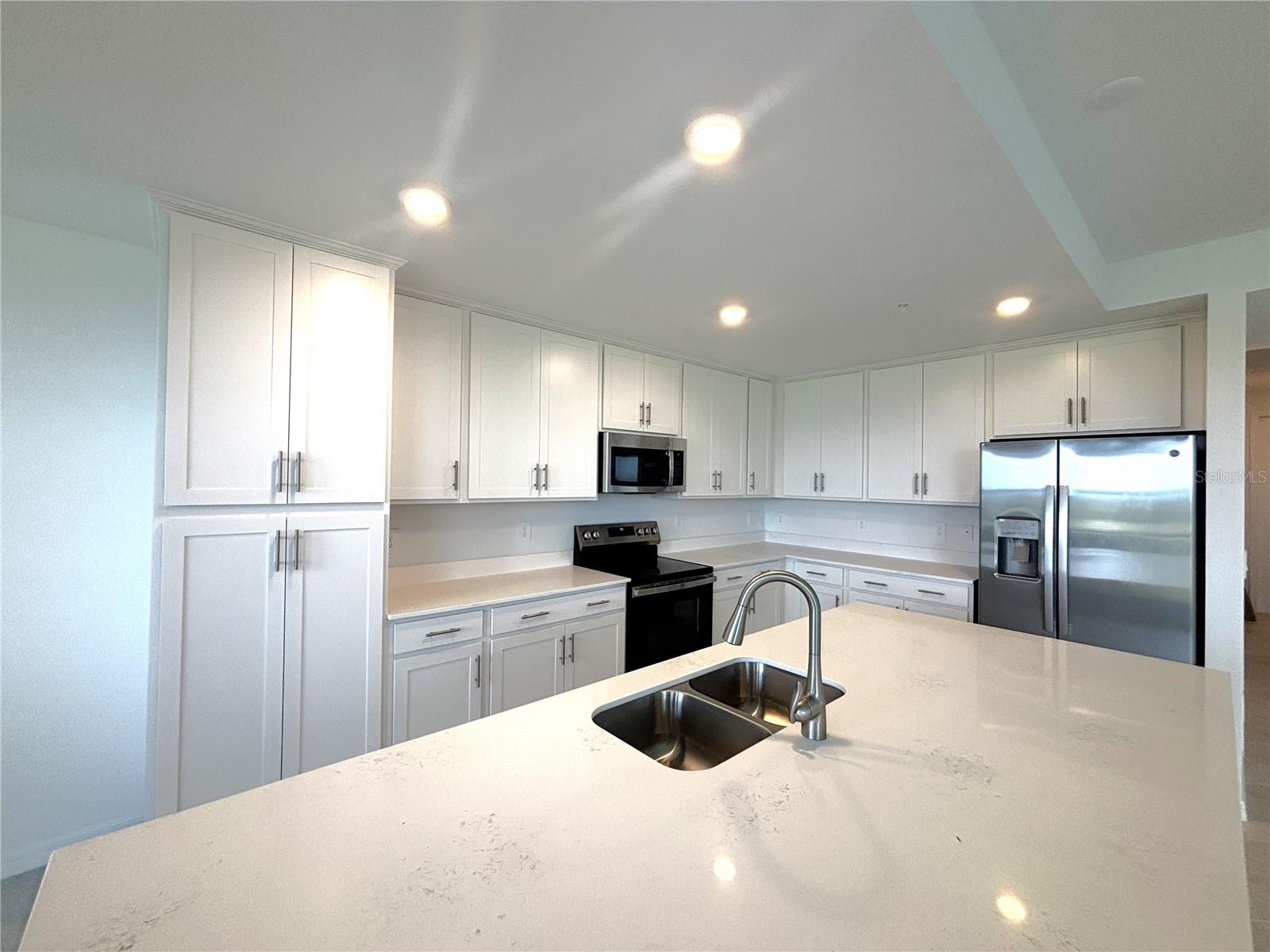 WELLEN GOLF & COUNTRY CLUB - Residential Lease