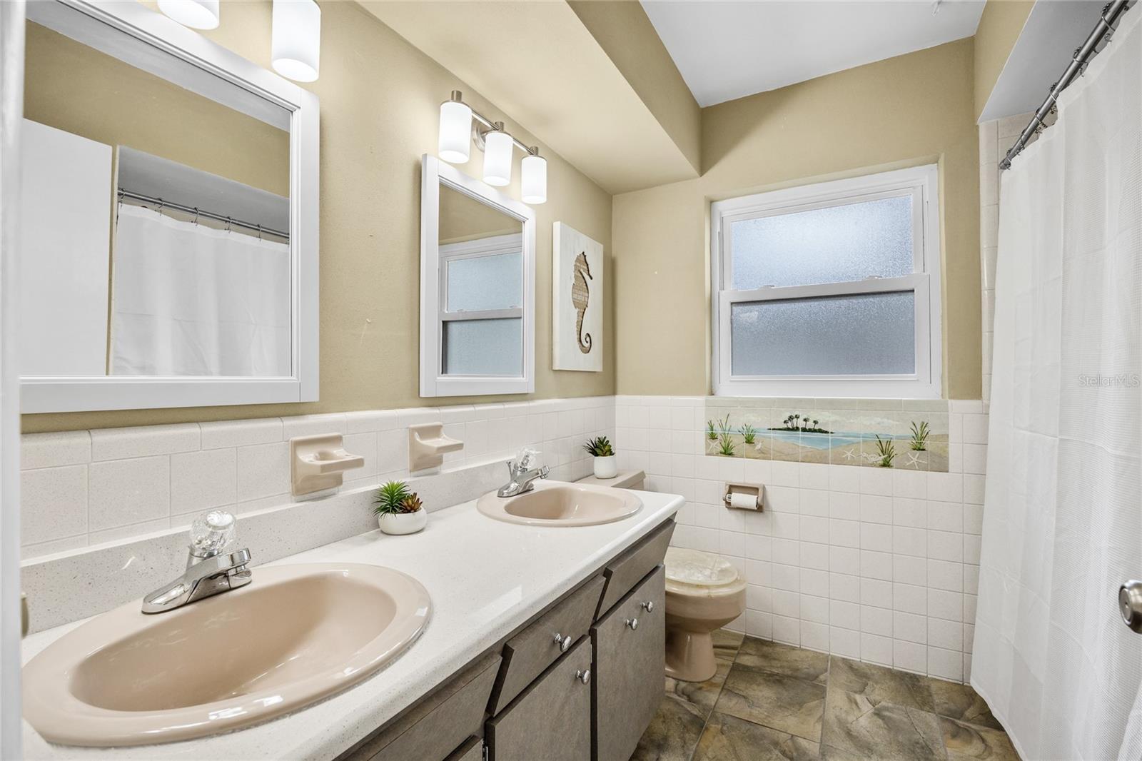 FAIRWAY ESTATES 9TH ADD - Residential