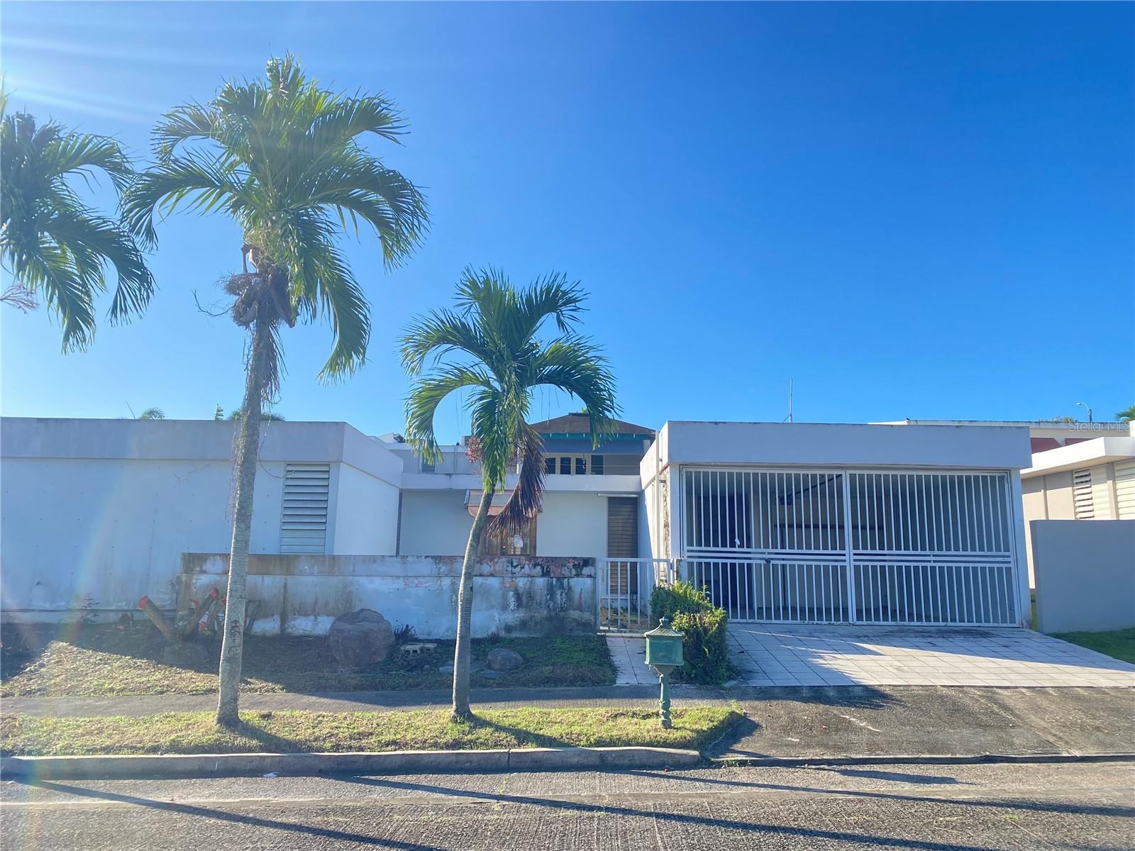 This is a Fannie Mae HomePath property. All offers are to be submitted to homepath. The seller must comply with HUD Guidelines 24 CFR 206.125. This single-family property is located in Ciudad JardÃn I (La Providencia), in the Barrio Piña of Toa Alta, Puerto Rico. It sits on a 500-square-meter lot and offers 1,320 square feet of living space with a well-designed layout that includes 4 bedrooms and 2 bathrooms. The property is part of a residential community. Conveniently situated, it offers easy access to local amenities, shopping centers, and other points of interest.