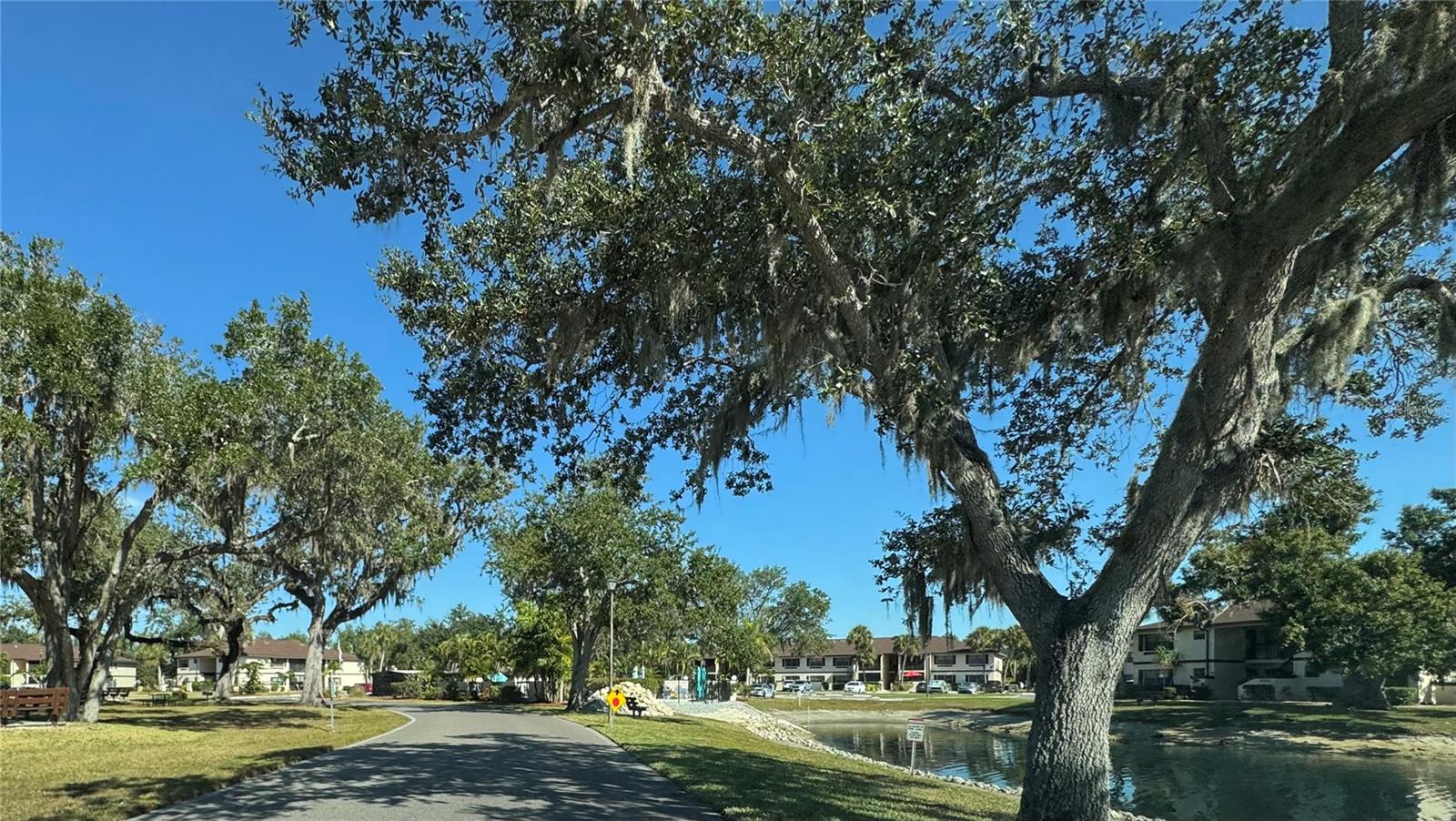 OAKS 04 - Residential