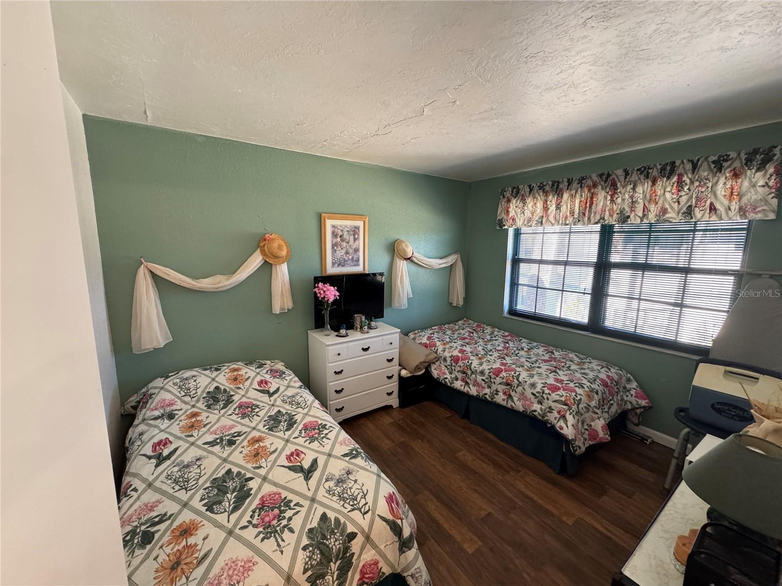 OAKS 04 - Residential