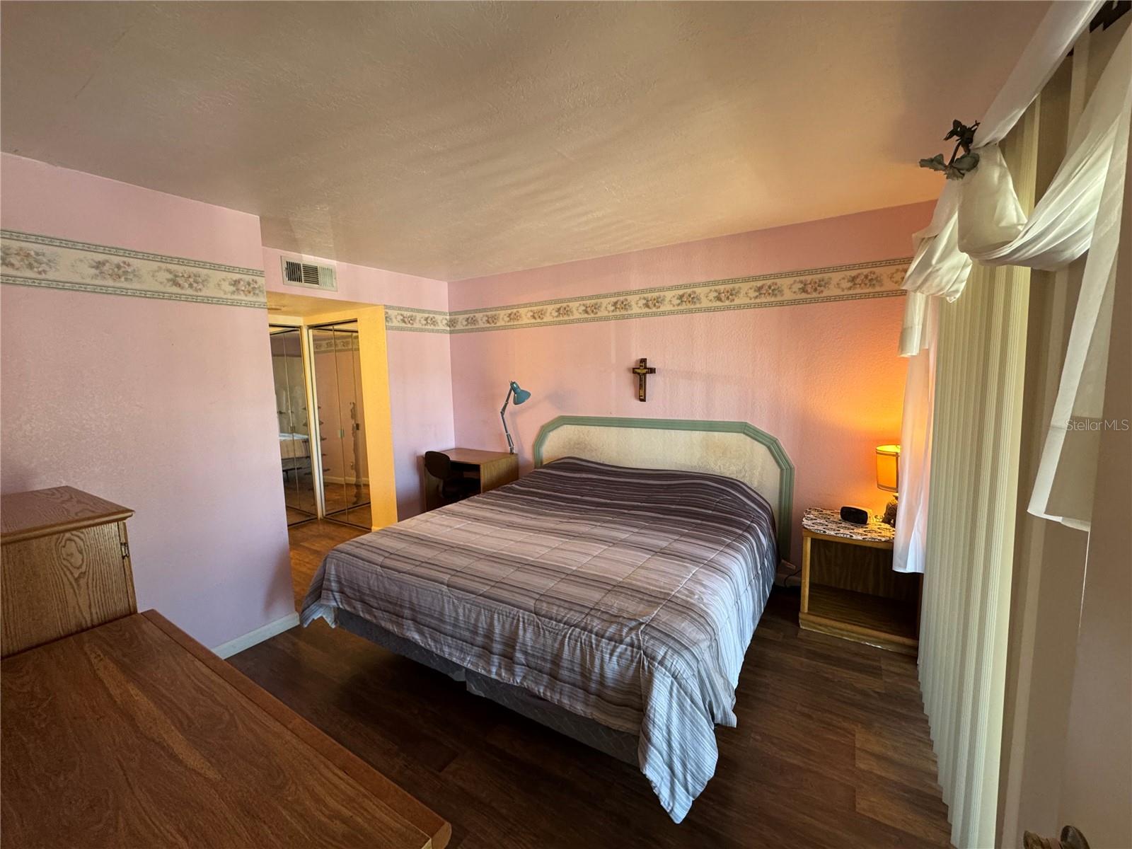 OAKS 04 - Residential