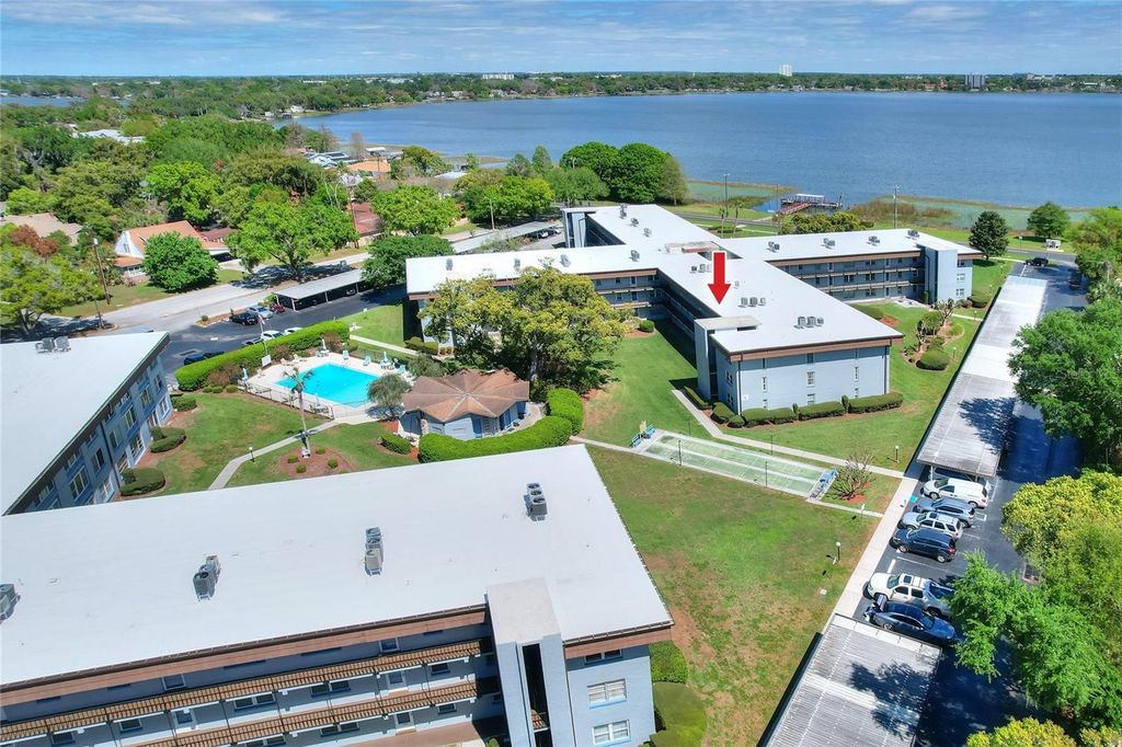 Photo of 333 Lake Howard Drive NW #203C, Winter Haven, FL 33880 (MLS # L4961519)