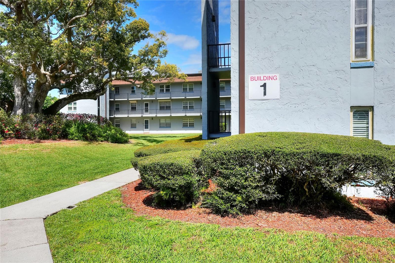 333 LAKE HOWARD DRIVE NW 203C
