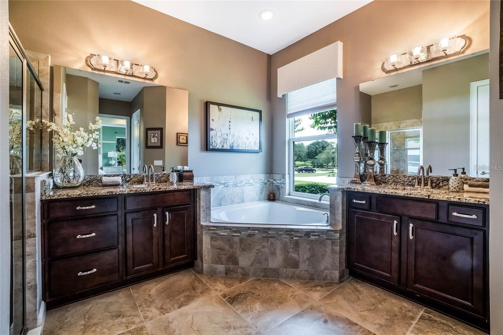 HEATHROW COUNTRY ESTATE - Residential