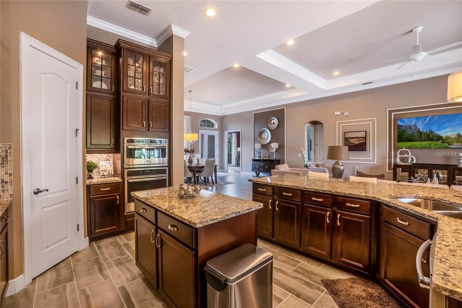 HEATHROW COUNTRY ESTATE - Residential