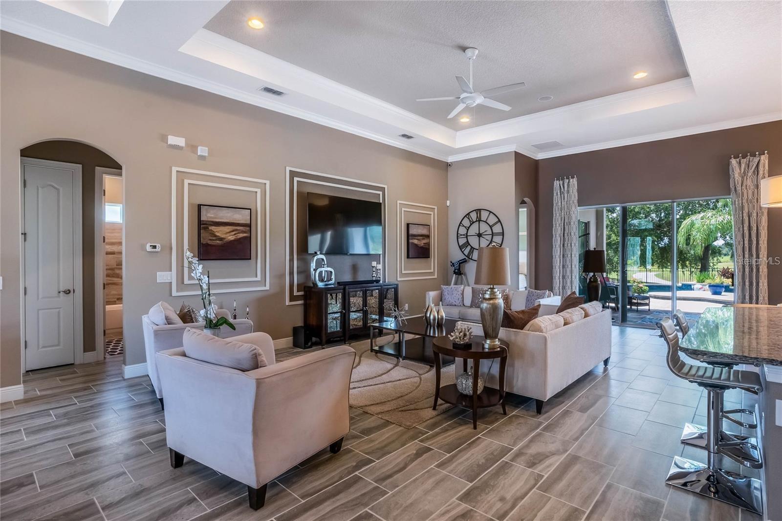 HEATHROW COUNTRY ESTATE - Residential