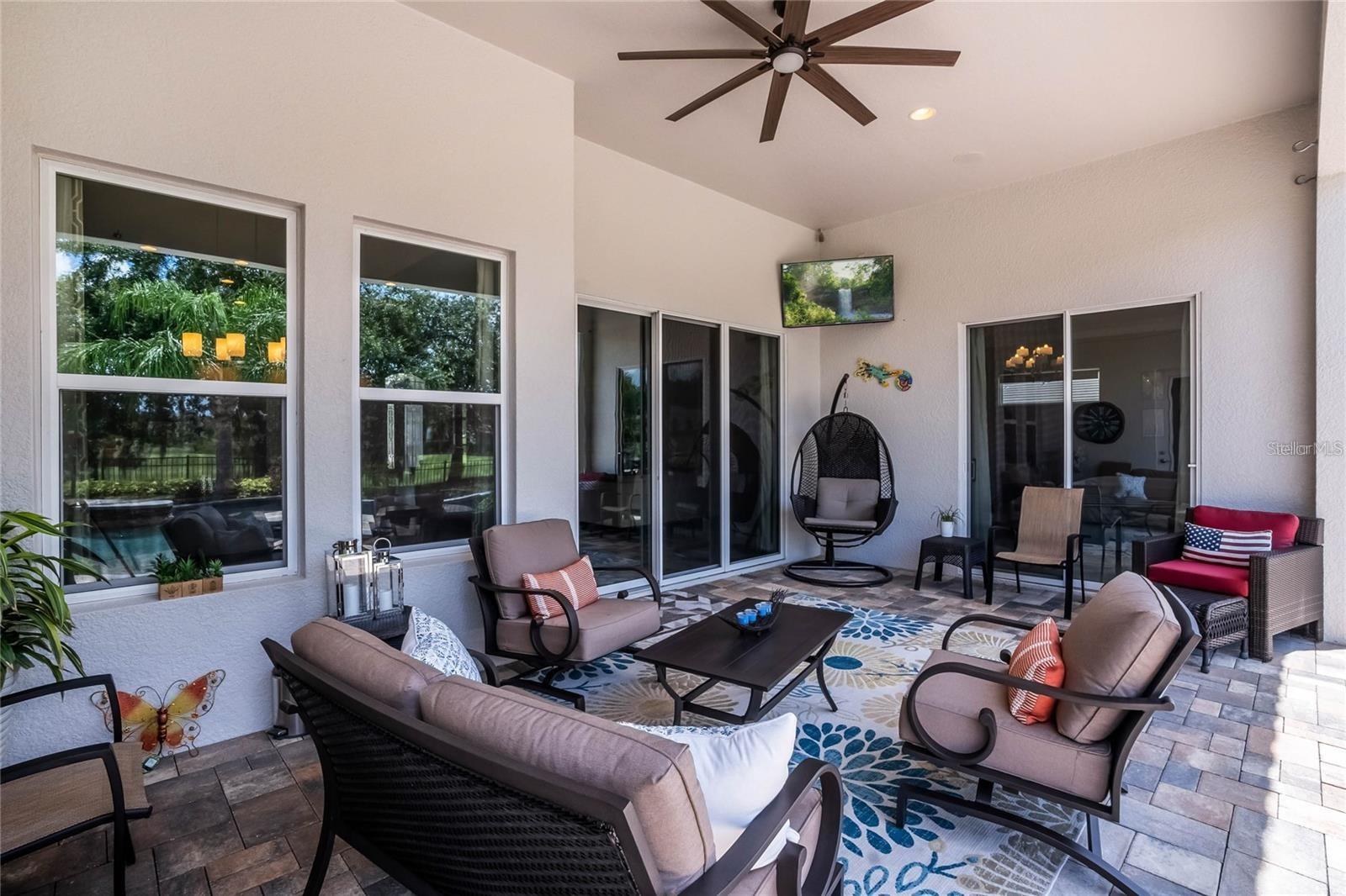 HEATHROW COUNTRY ESTATE - Residential