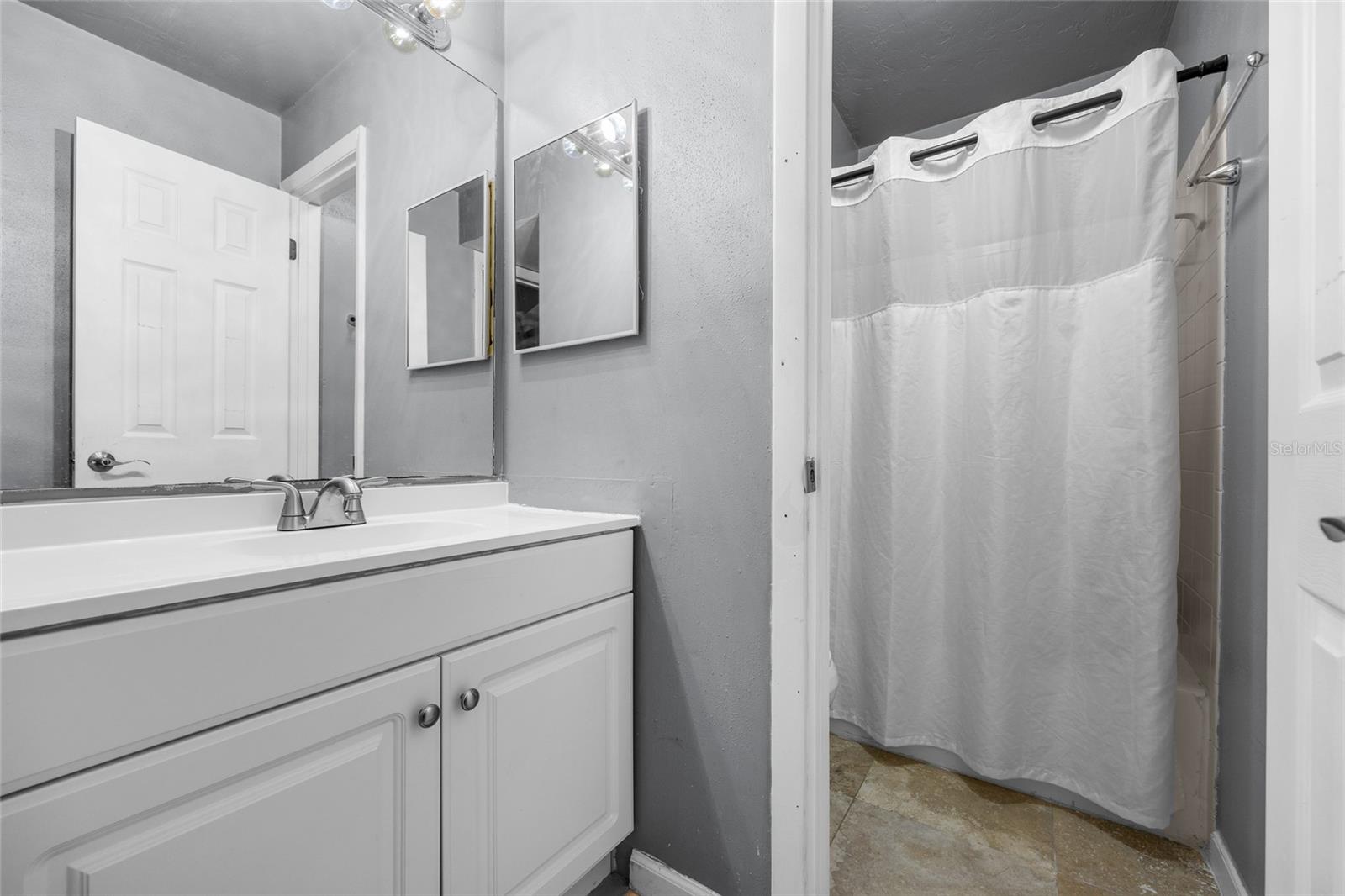GRANTWOOD CONDO PH I - Residential