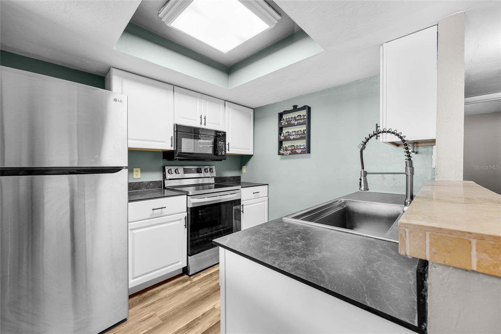GRANTWOOD CONDO PH I - Residential