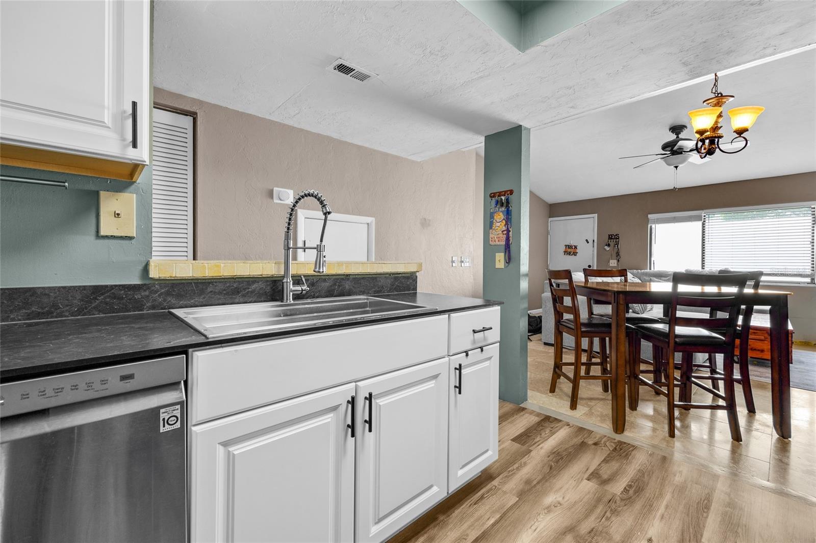 GRANTWOOD CONDO PH I - Residential