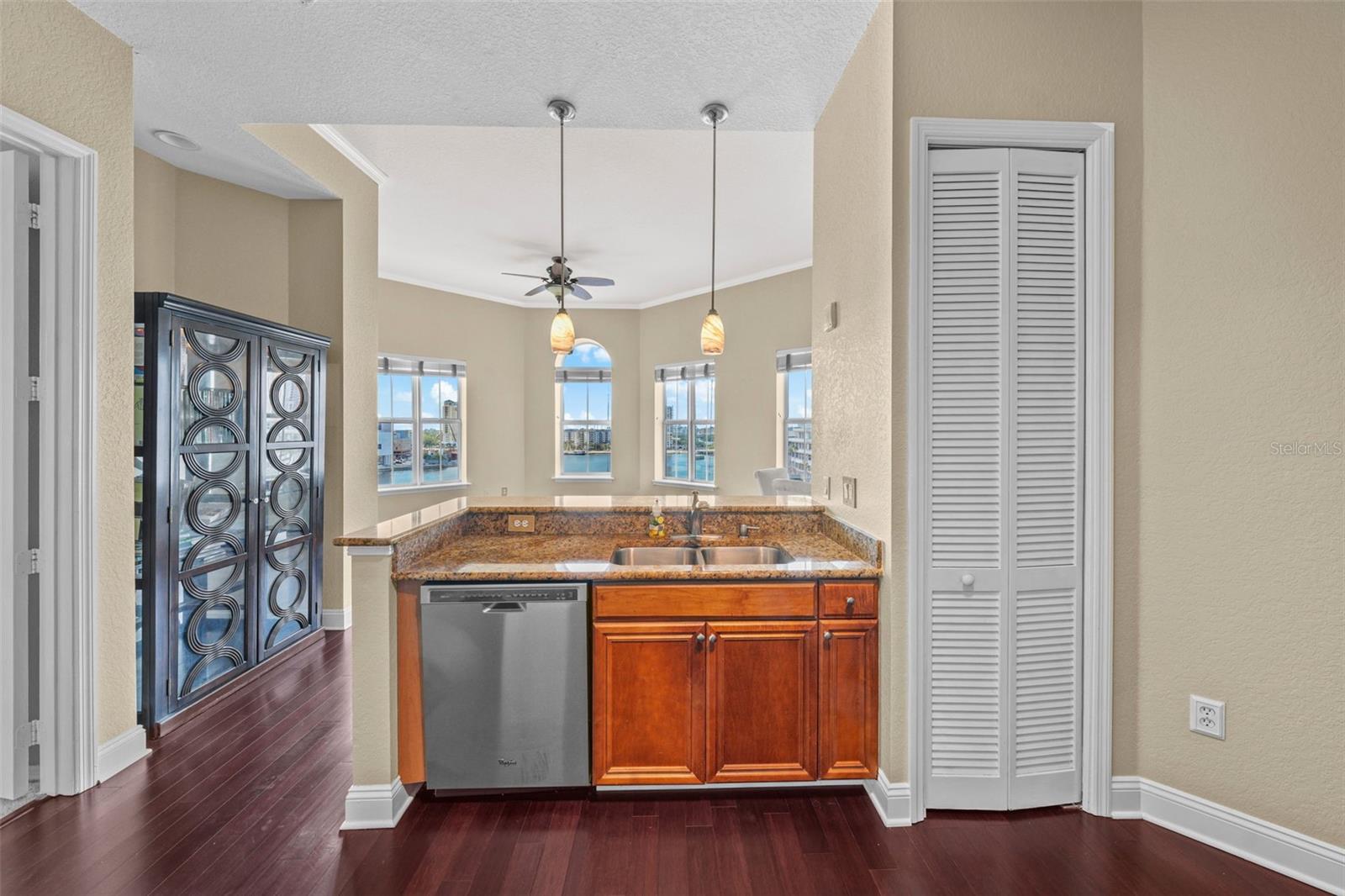 PARKCREST HARBOUR ISLAND CONDO - Residential