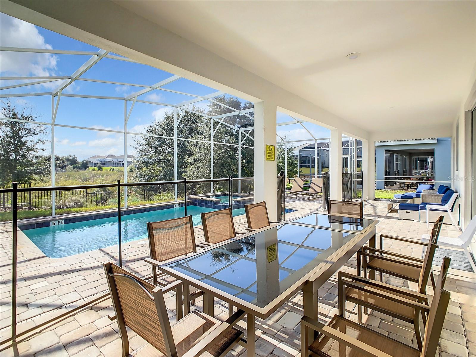 8814 INTERLOCKING COURT