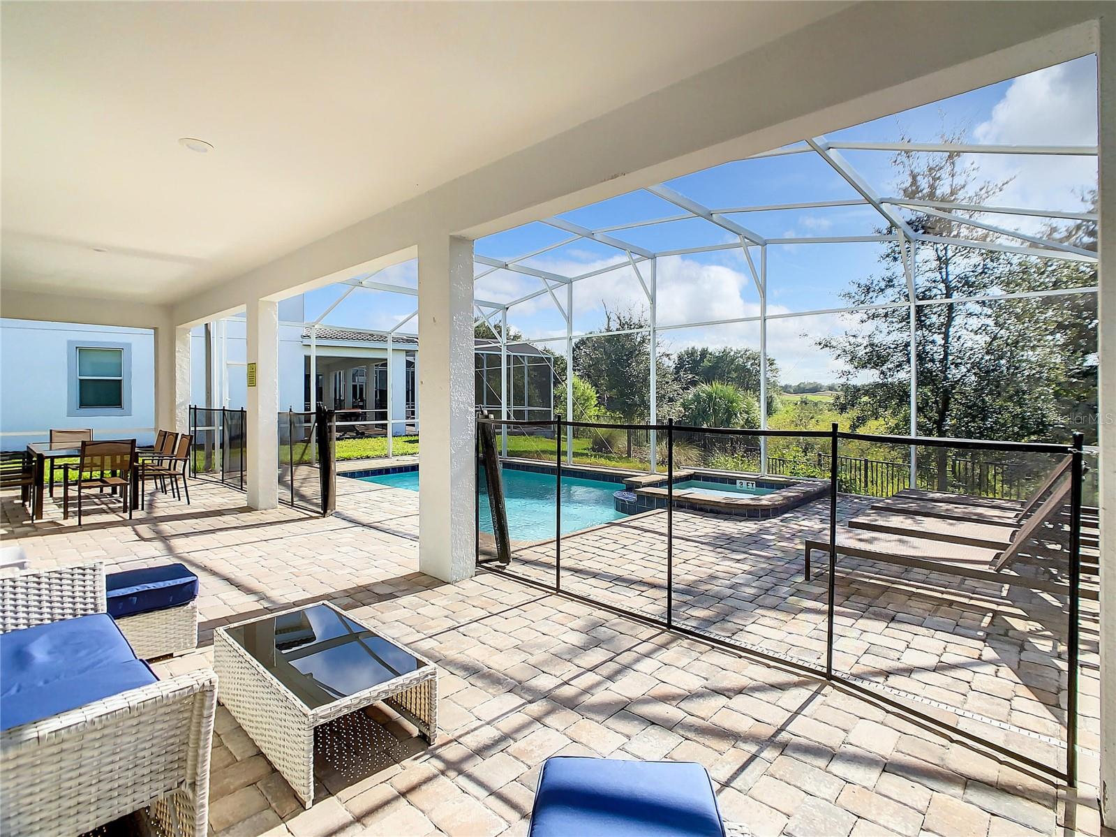 8814 INTERLOCKING COURT