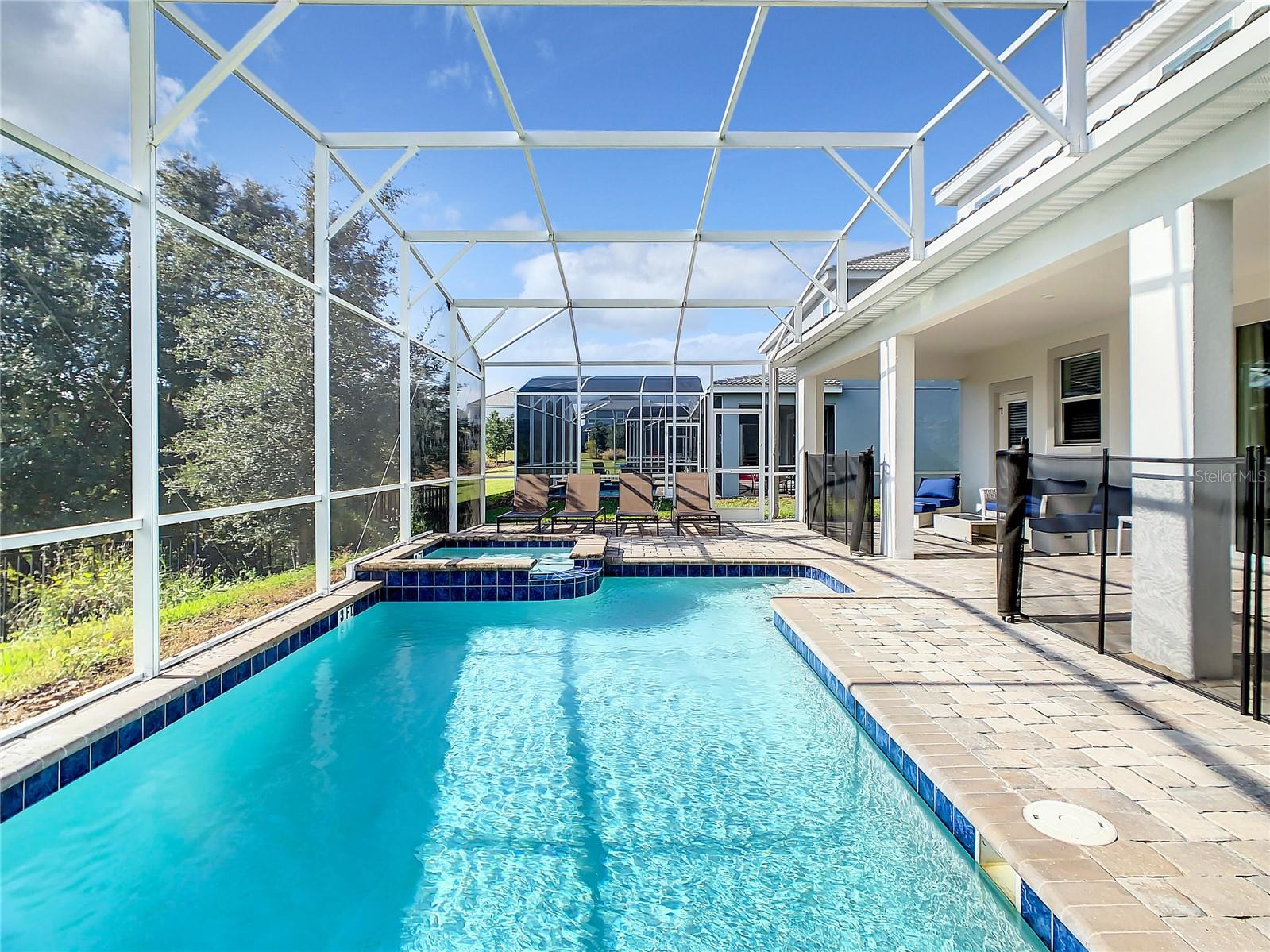 8814 INTERLOCKING COURT