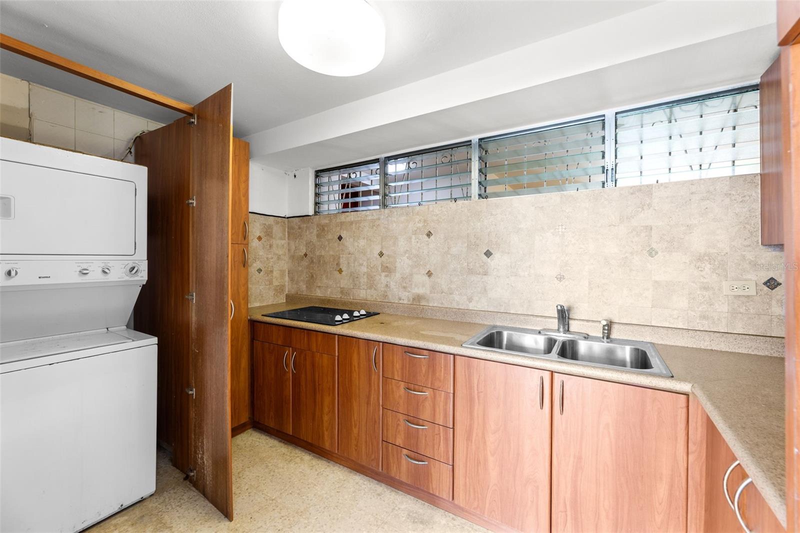 CONDOMINIUM SON SID - Residential