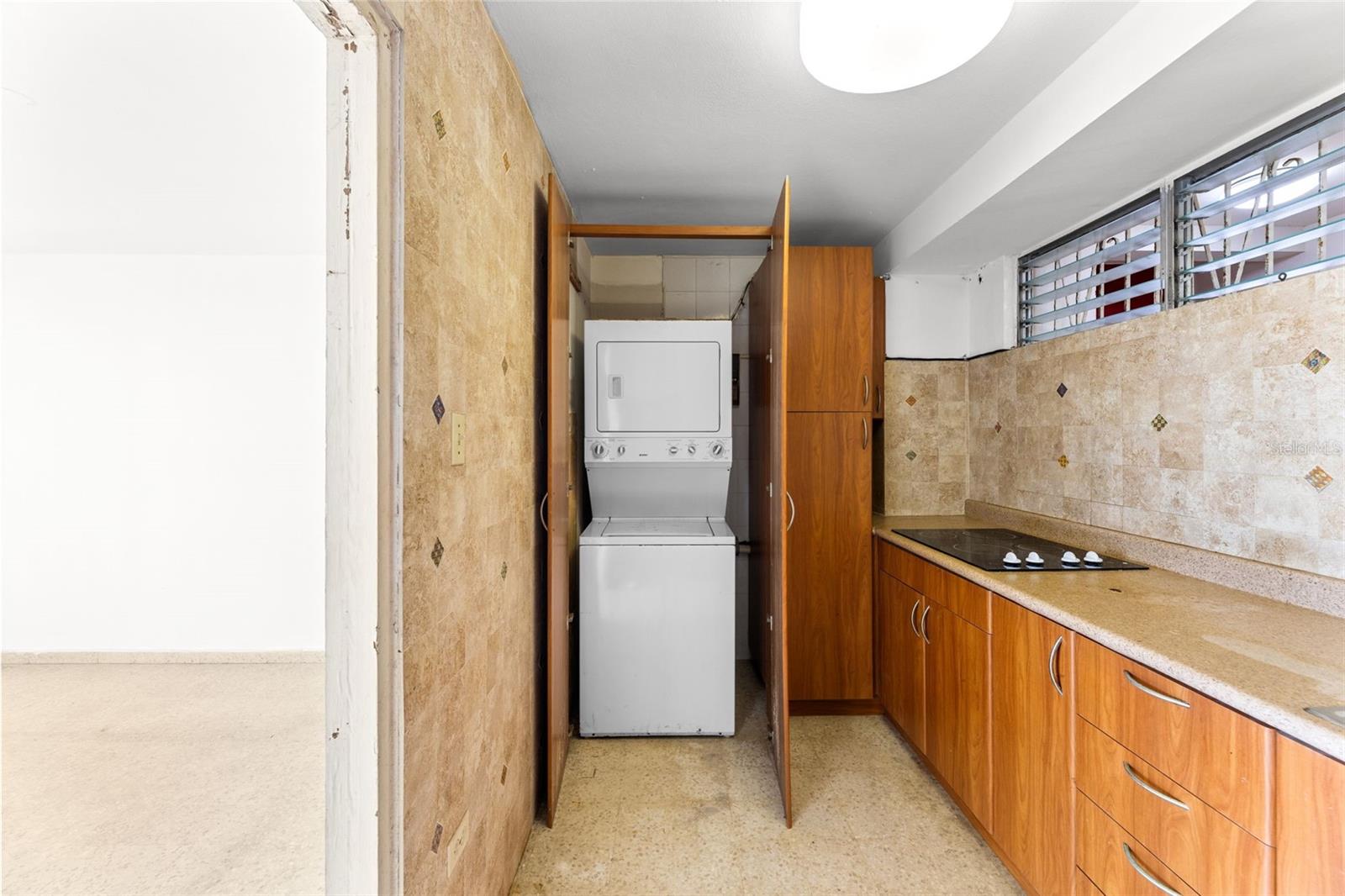 CONDOMINIUM SON SID - Residential