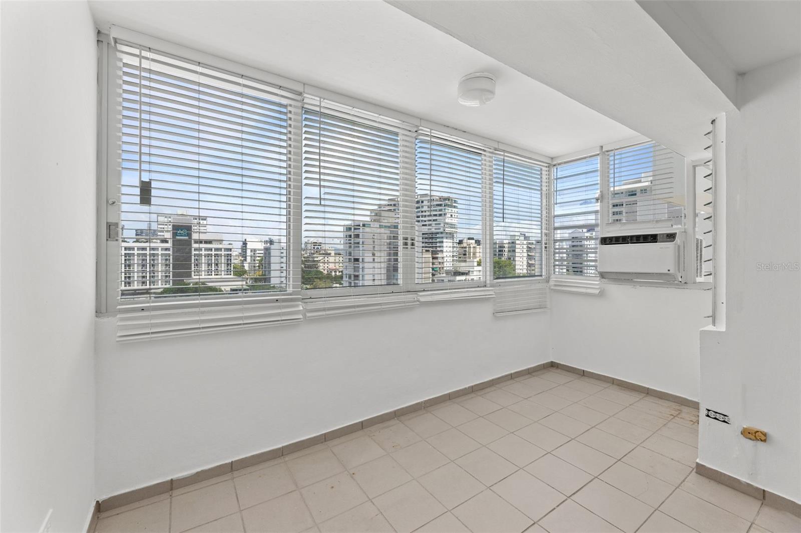 CONDOMINIUM SON SID - Residential